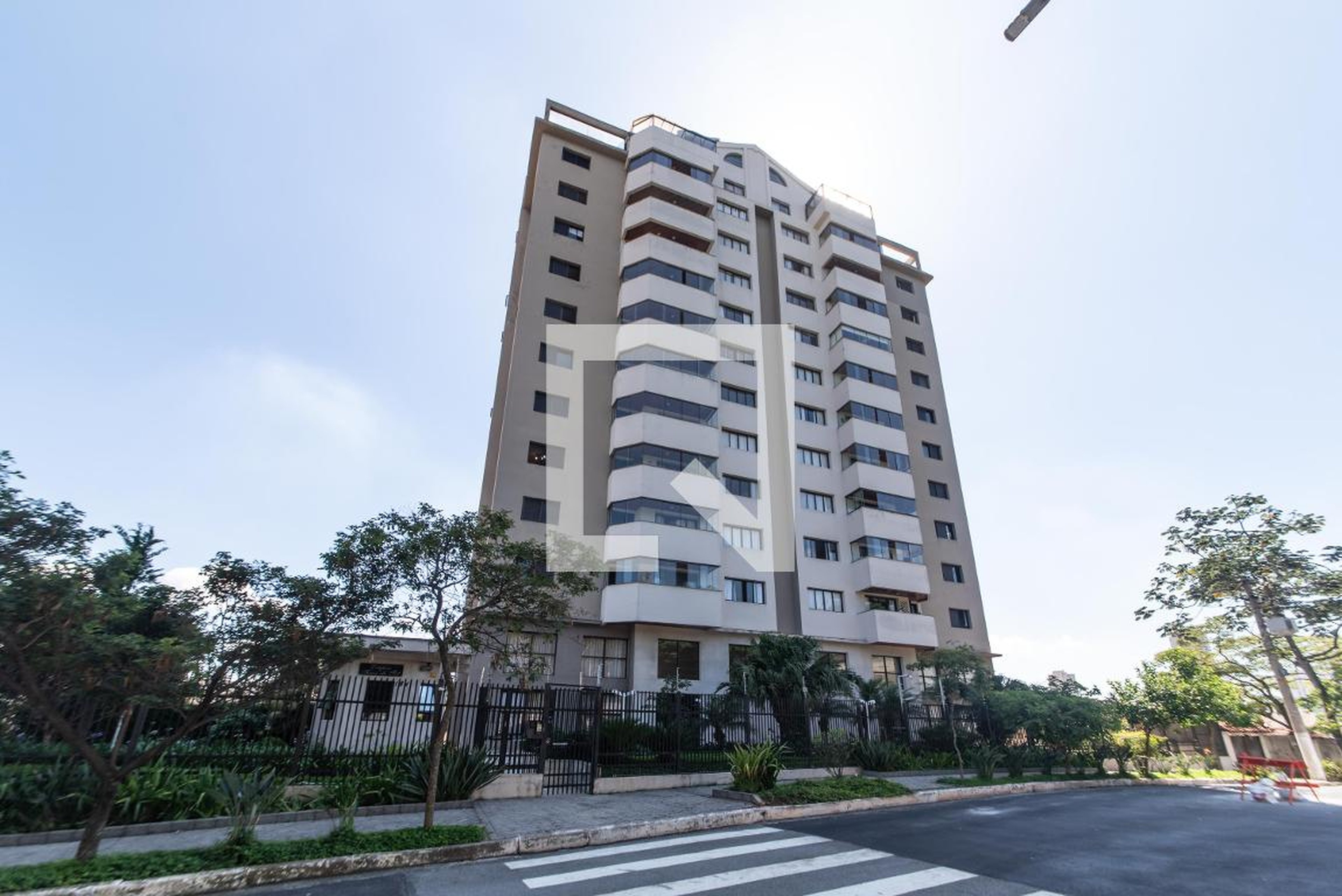 Fachada Condomínio em Rua Eugênio Falk, 184
