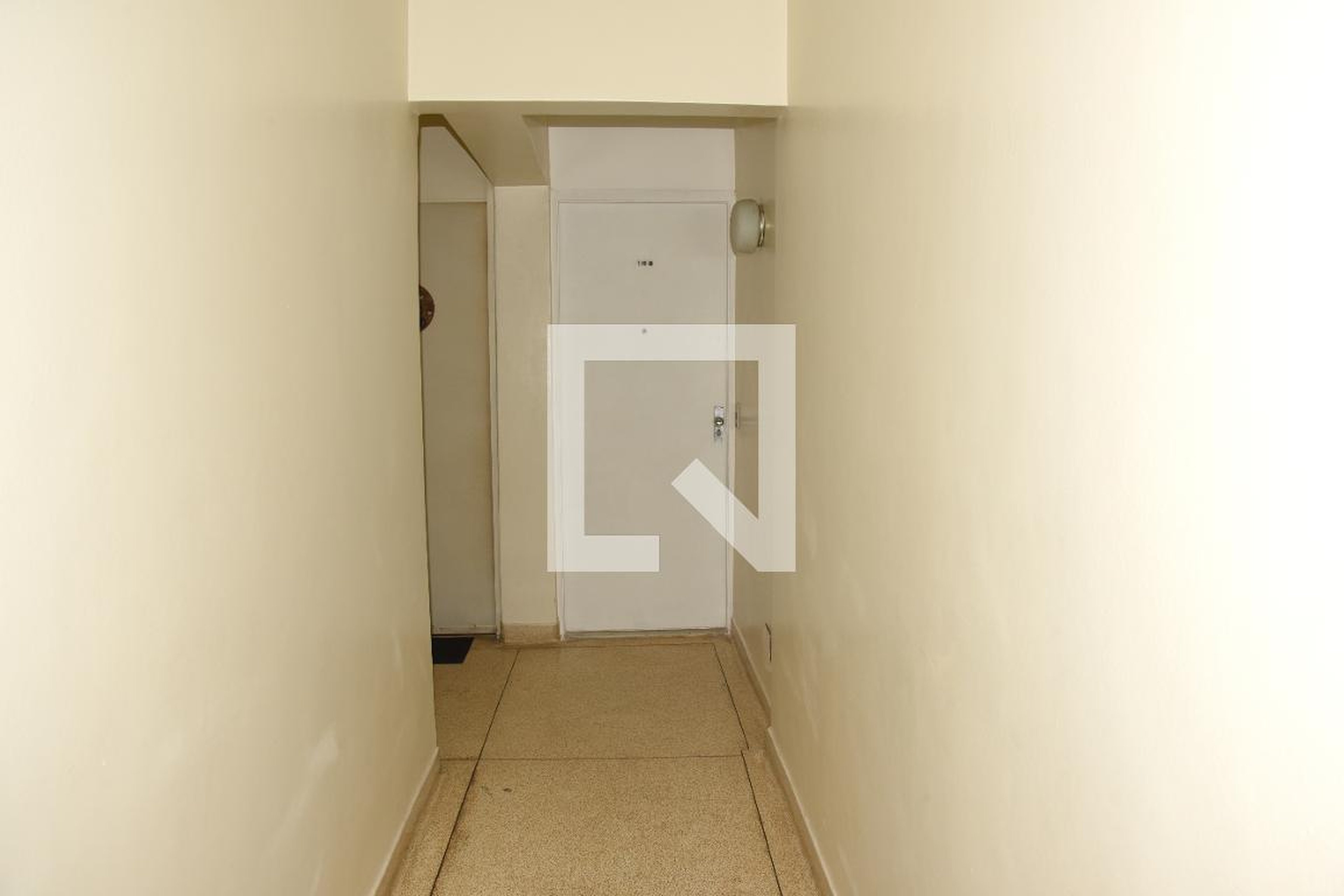 Hall de entrada Condomínio em Rua Engenheiro José Salles, 360