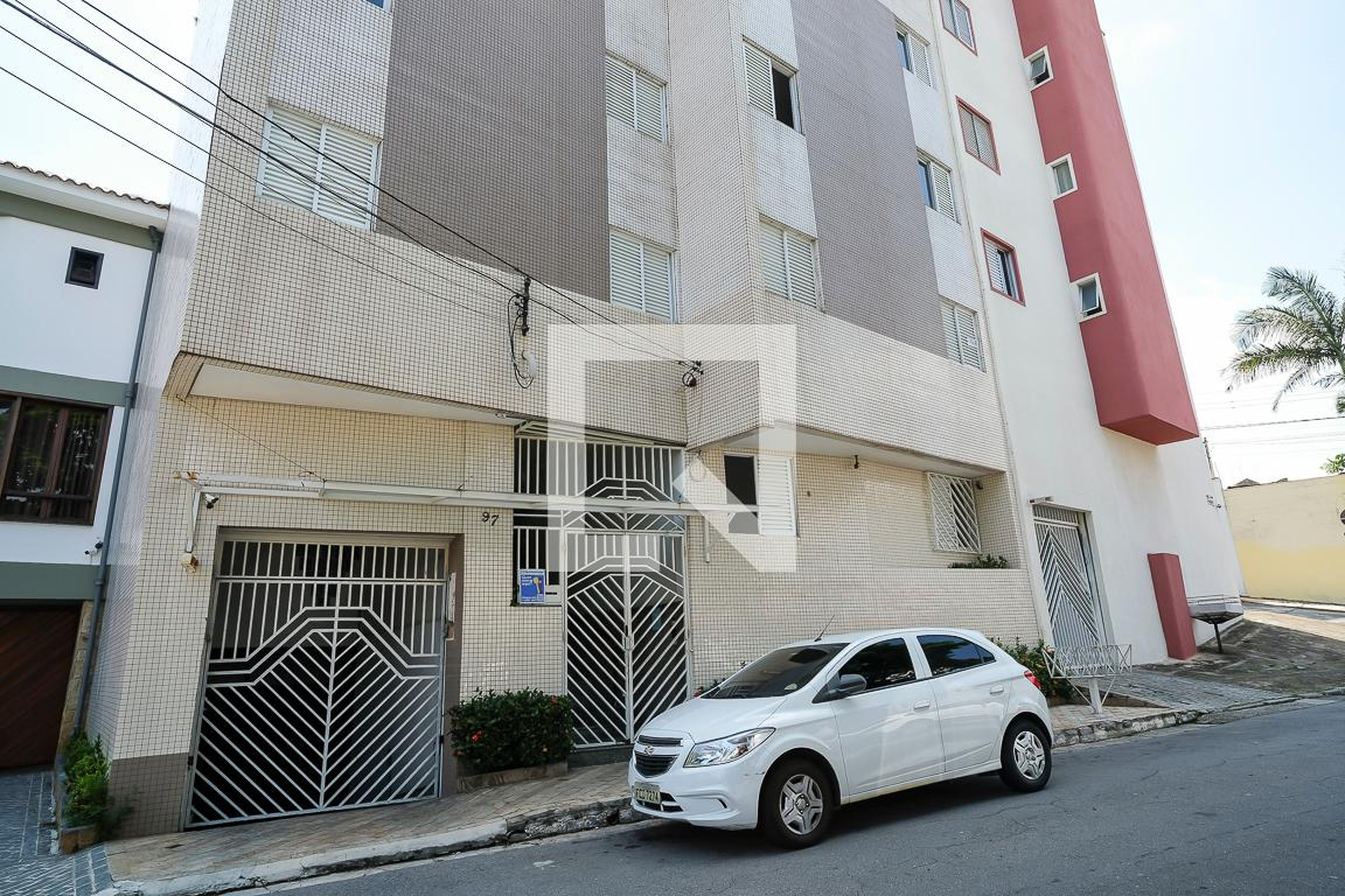 Fachada do Prédio Condomínio em Avenida Jardim Zoológico, 97