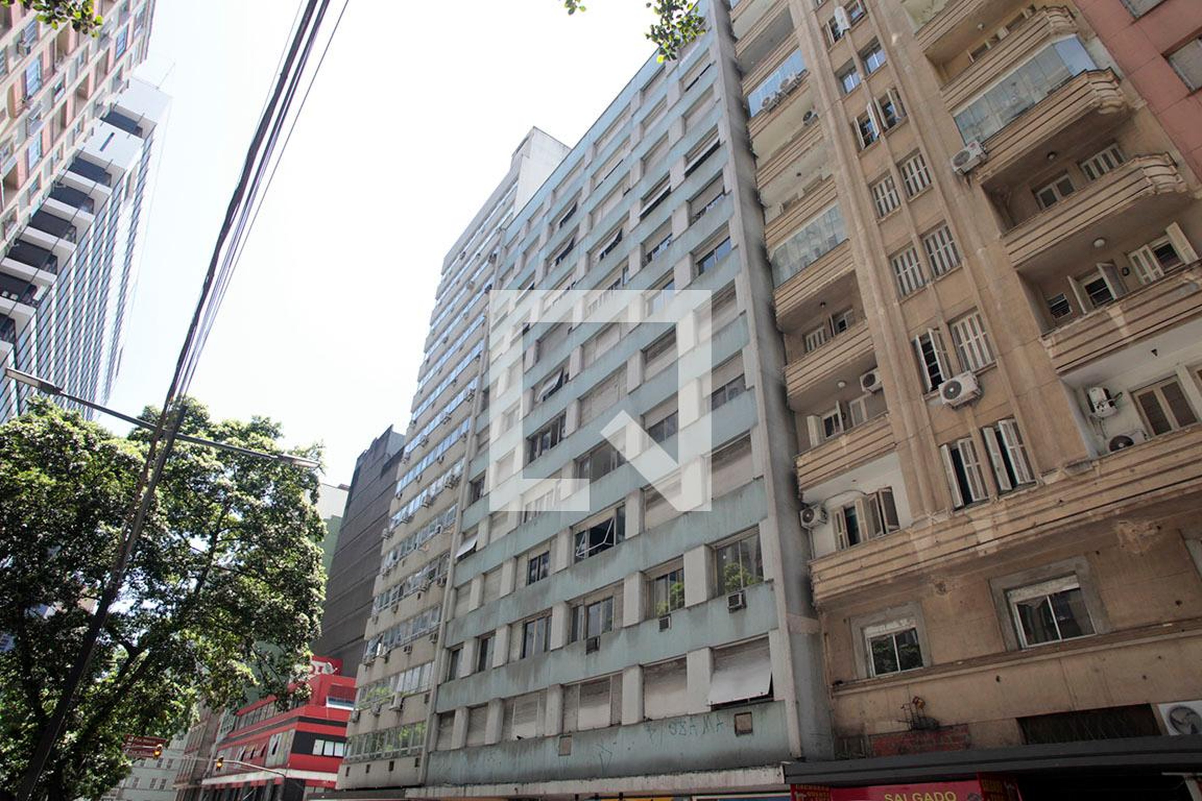 Fachada Condomínio em Avenida Senador Salgado Filho, 106