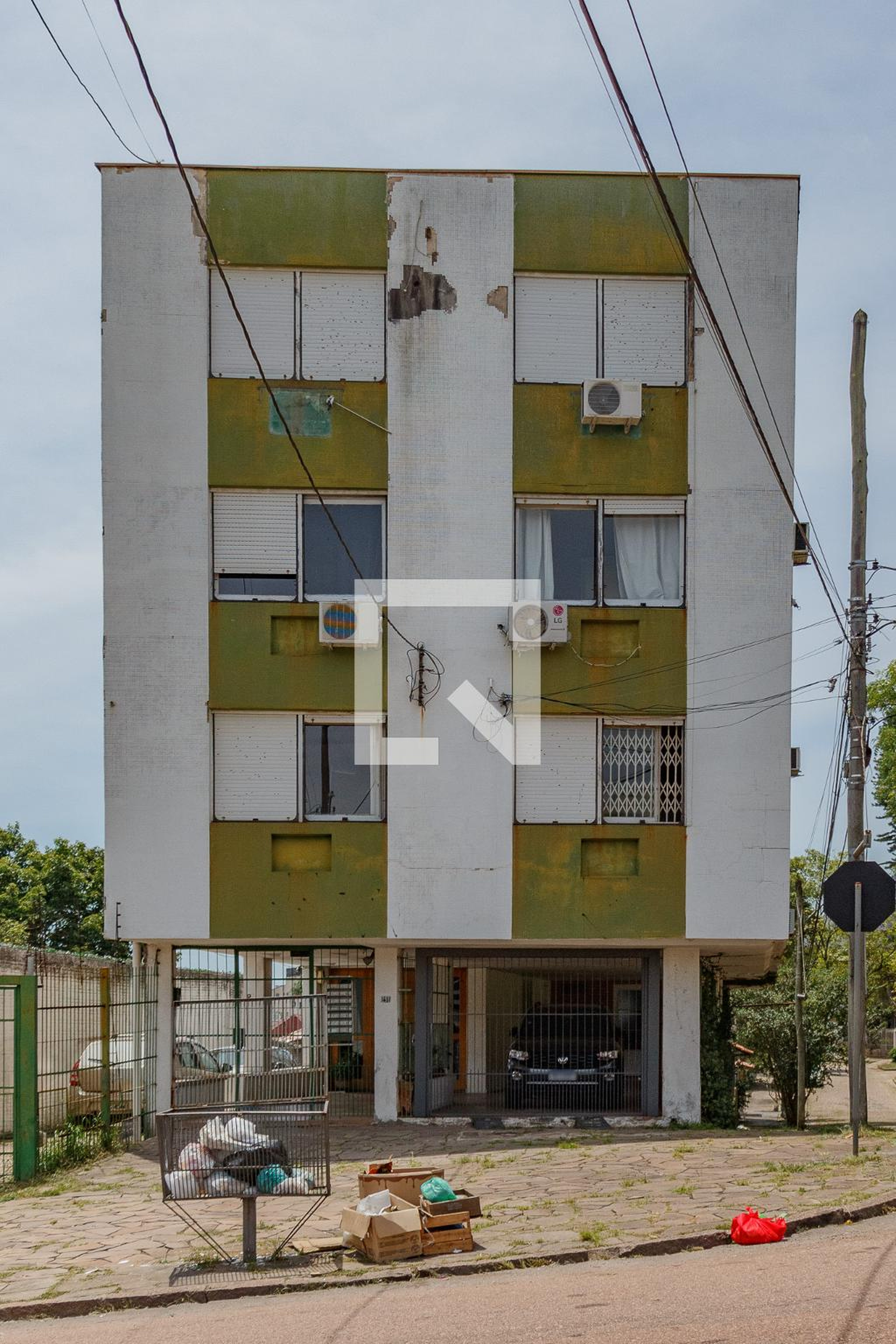 Fachada do Prédio Condomínio em Rua Professor Clemente Pinto, 296