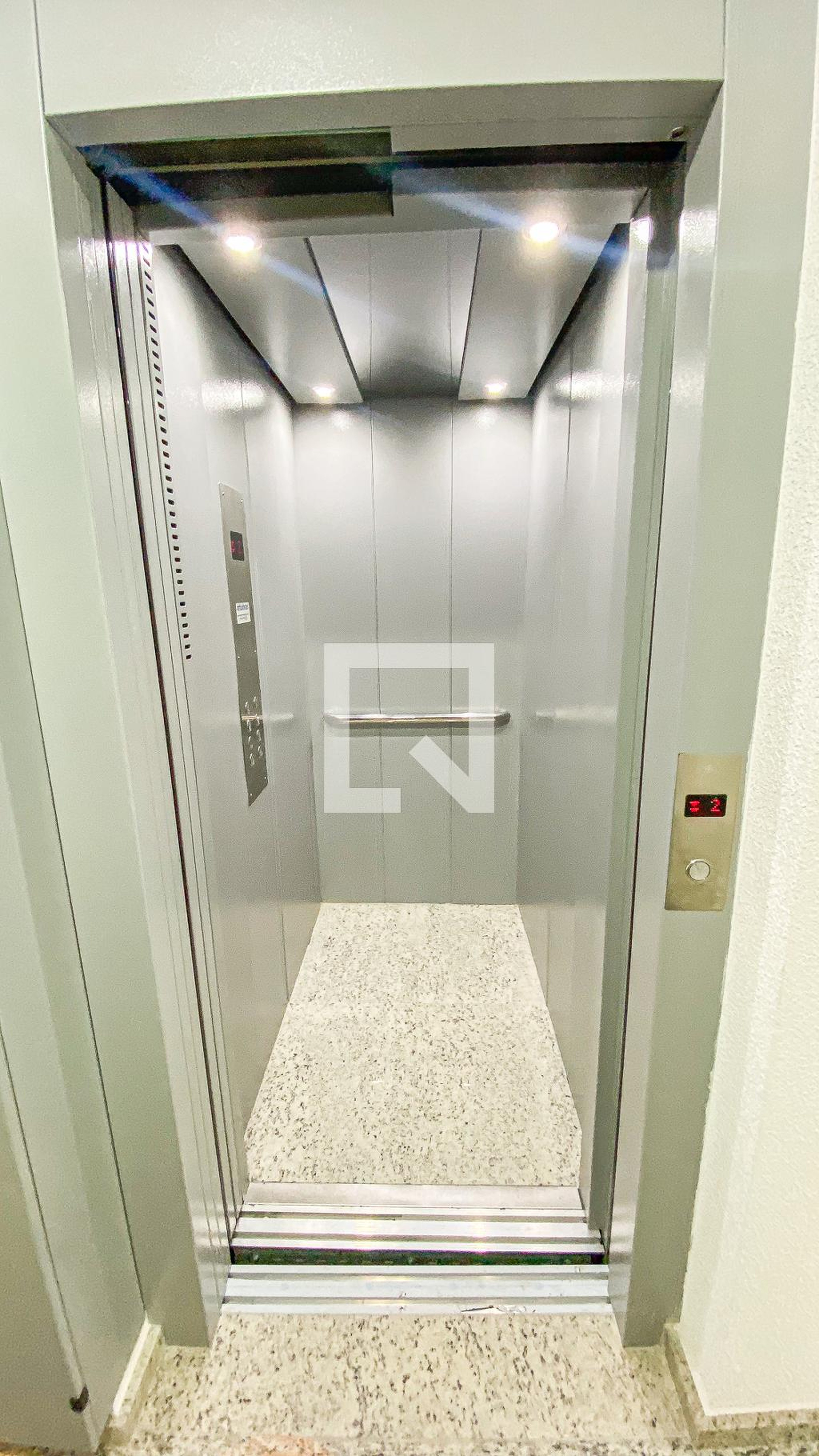 Elevador - Lirio Imperial