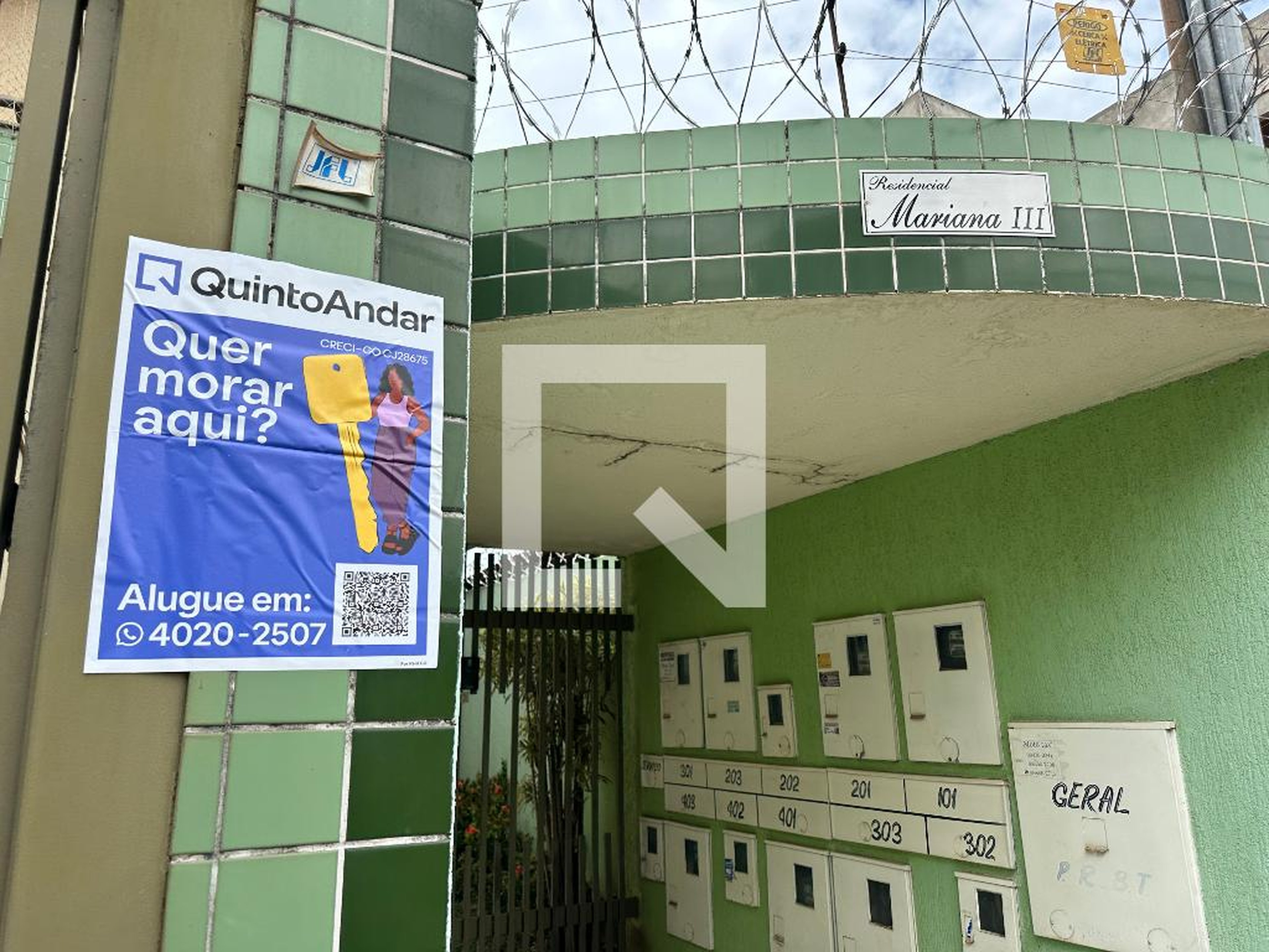 Fachada Condomínio em Rua C-174, 55