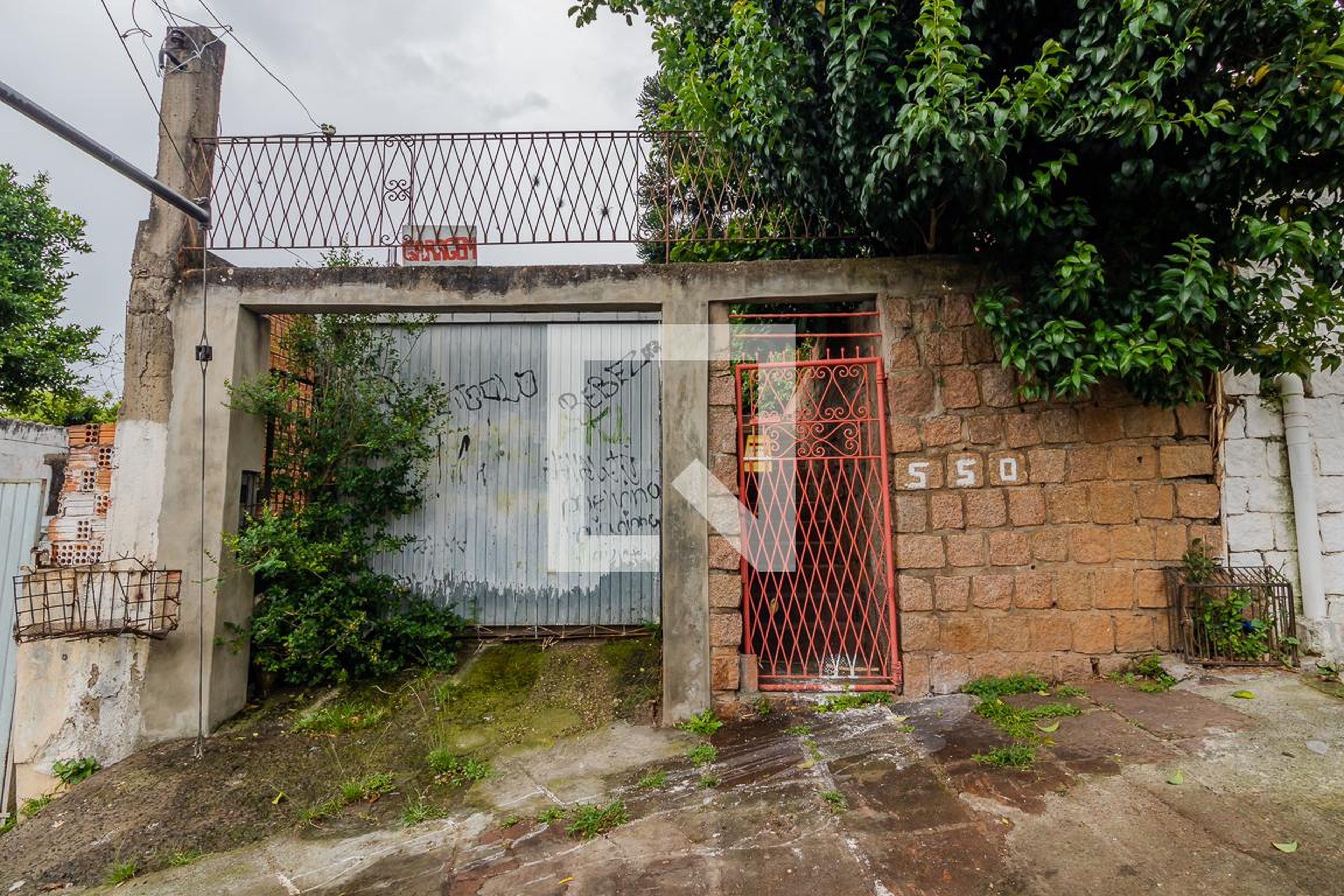 Fachada Condomínio em Rua Paulino Azurenha, 550