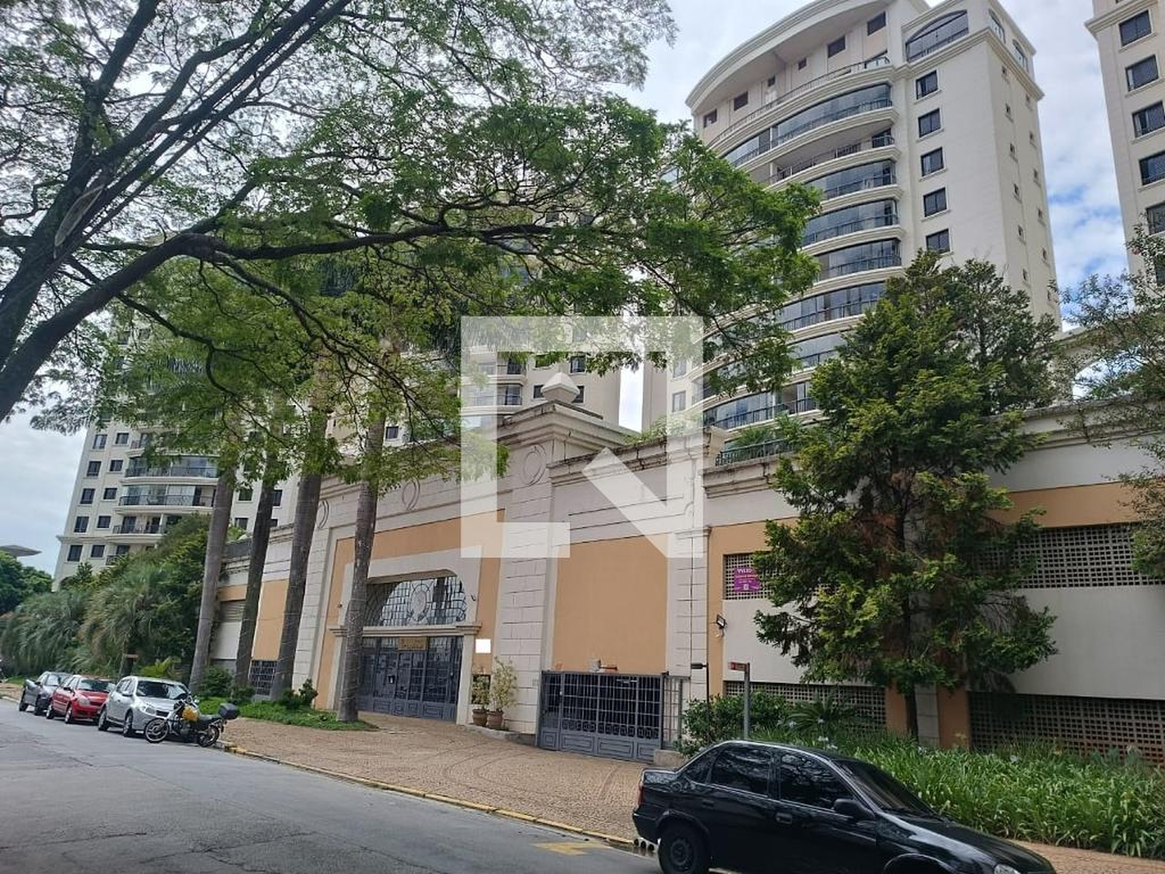 Fachada do Prédio Condomínio Piazza di Toscana