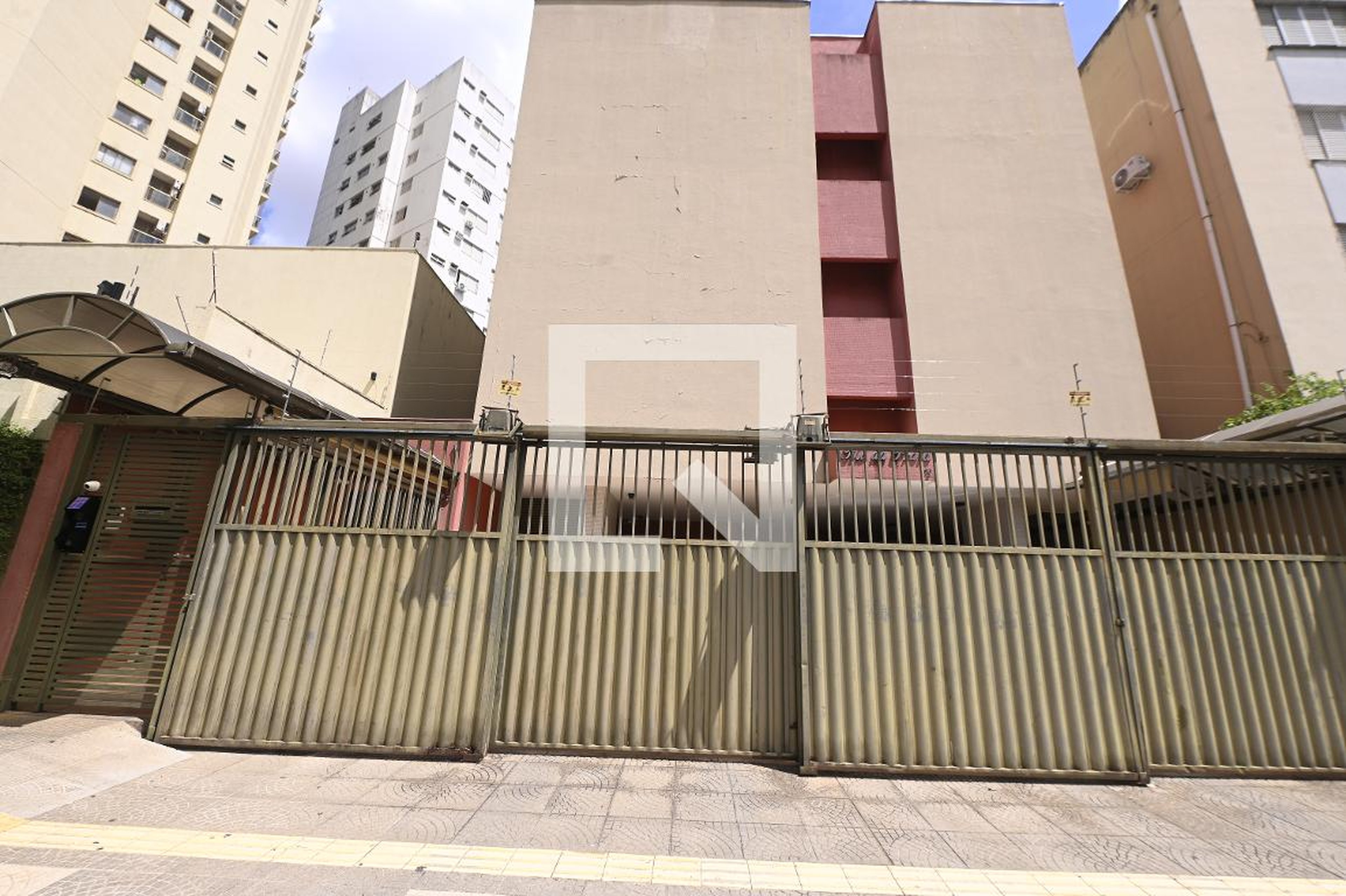 Fachada Condomínio em Rua 4, 79