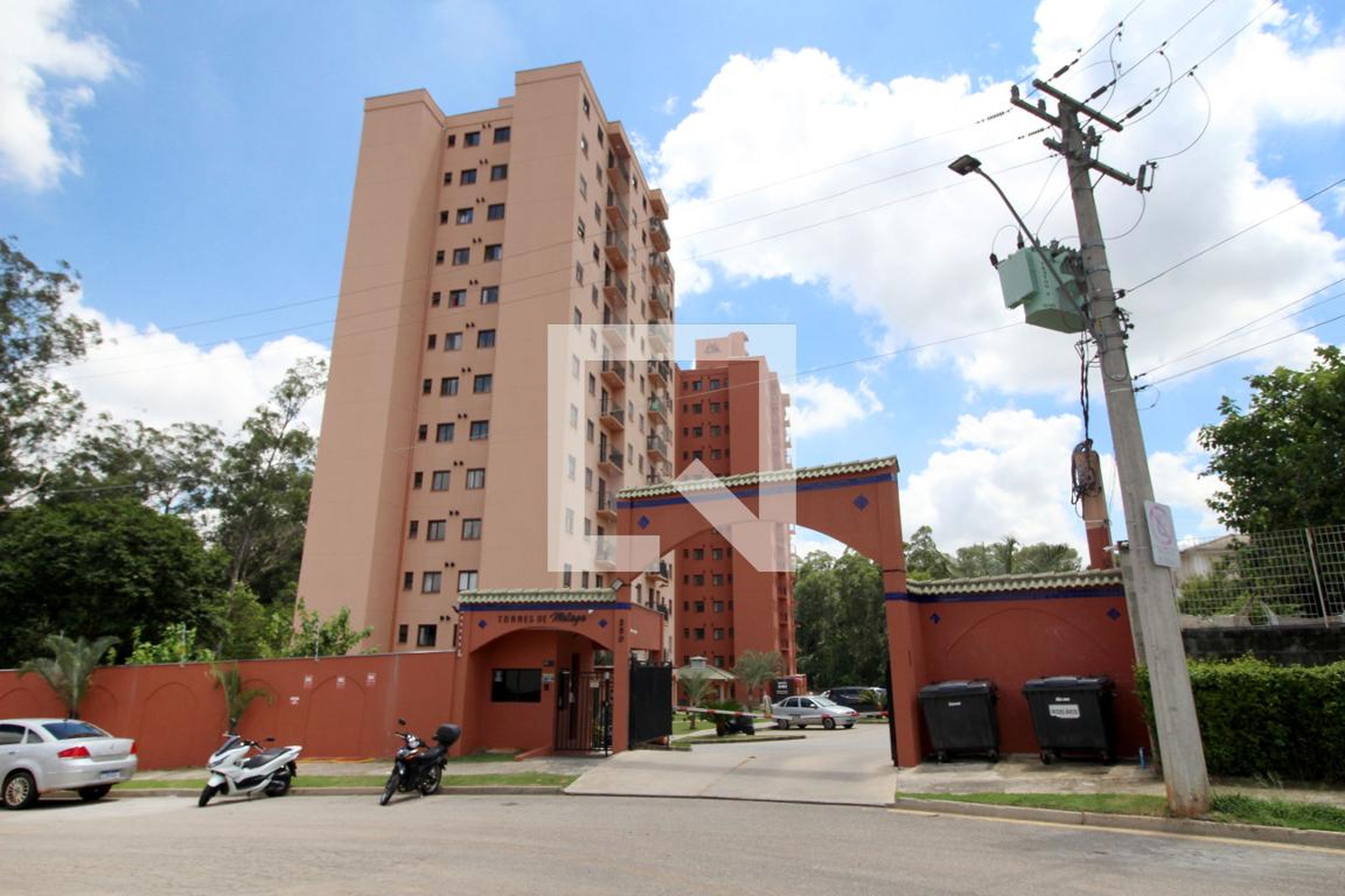 Fachada Condomínio em Rua Sérgio Sajo, 273