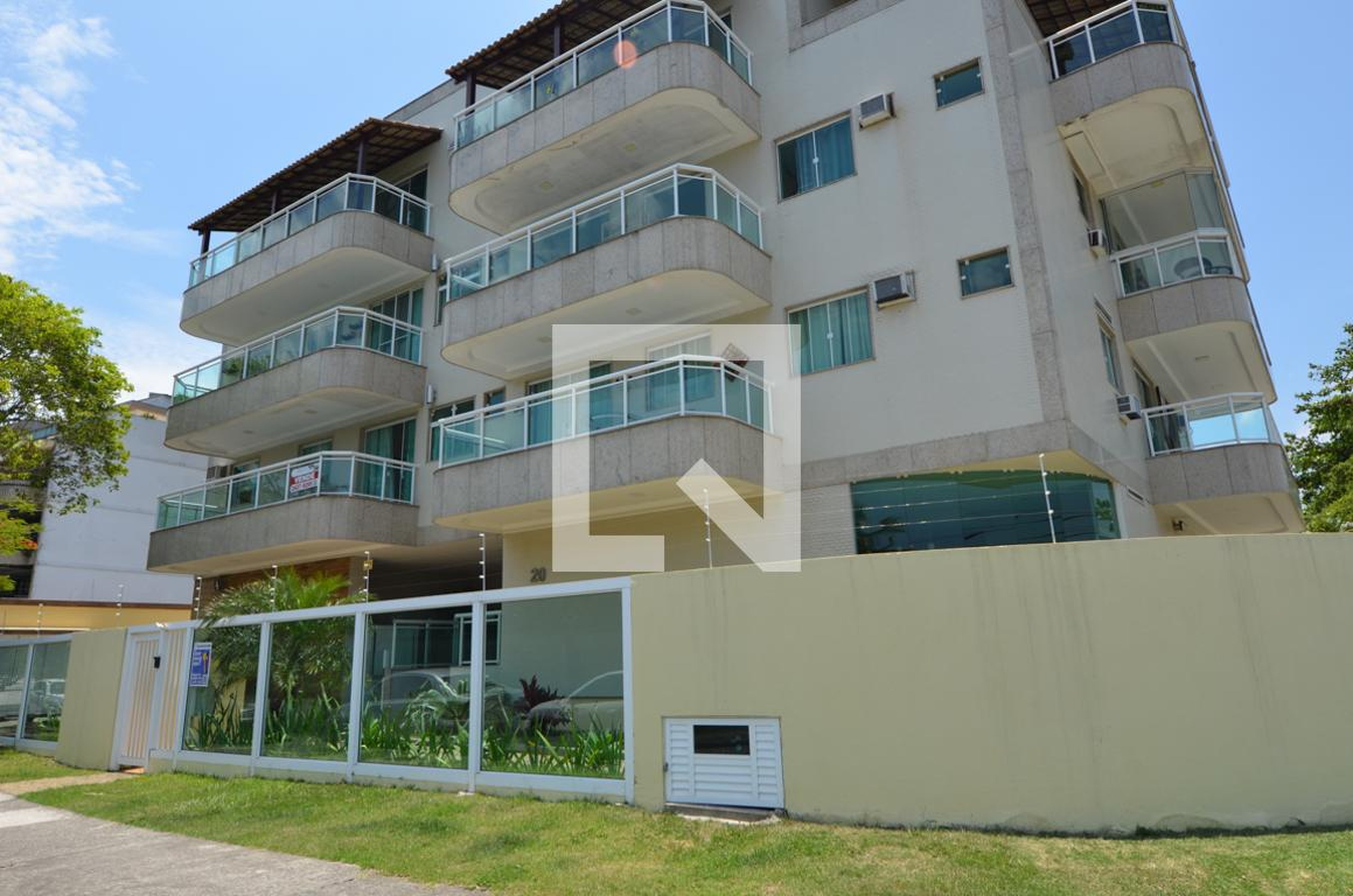 Fachada do Prédio Condomínio em Rua Venâncio Veloso, 20