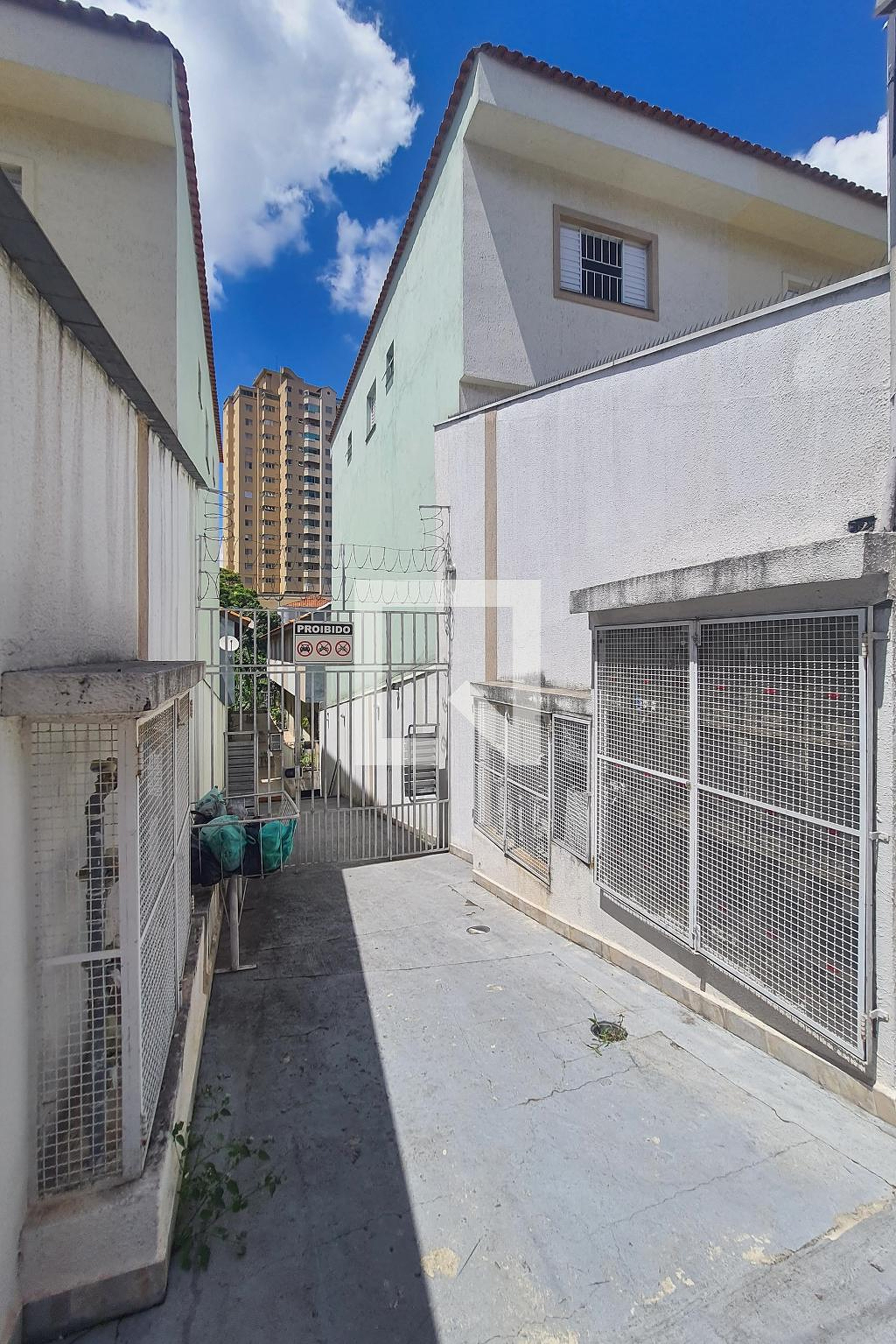 Fachada Condomínio em Rua Bararque, 80