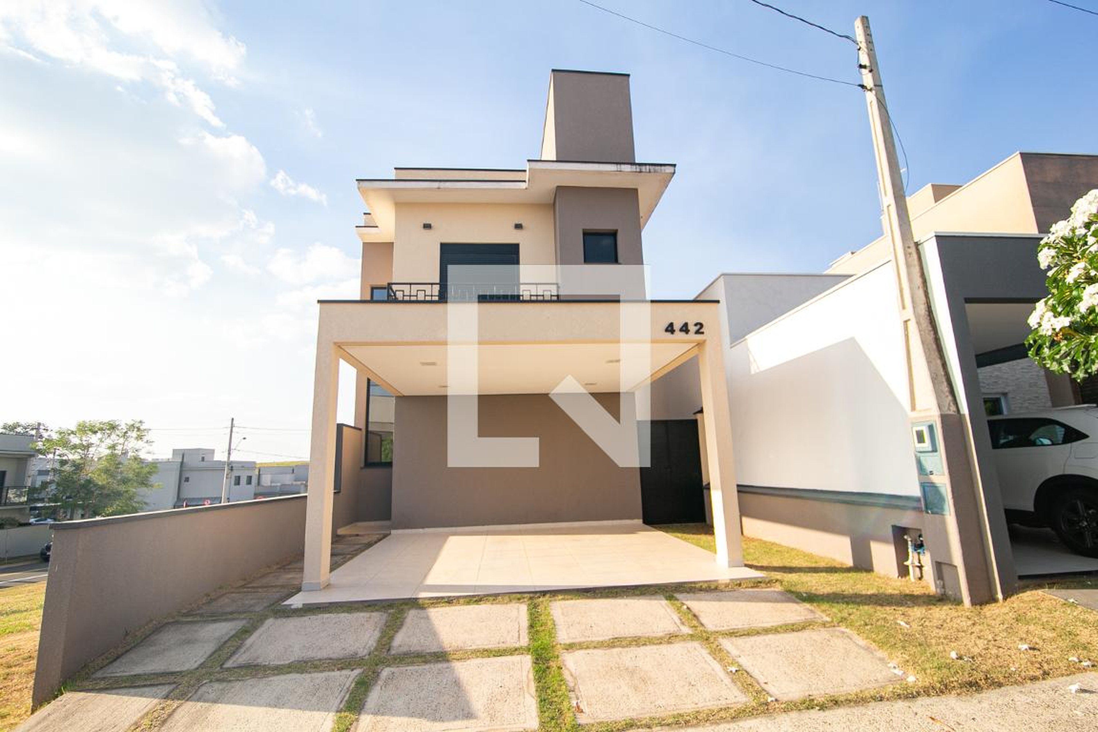 Fachada Condomínio em Rua Helena Ru Cuebas, 442