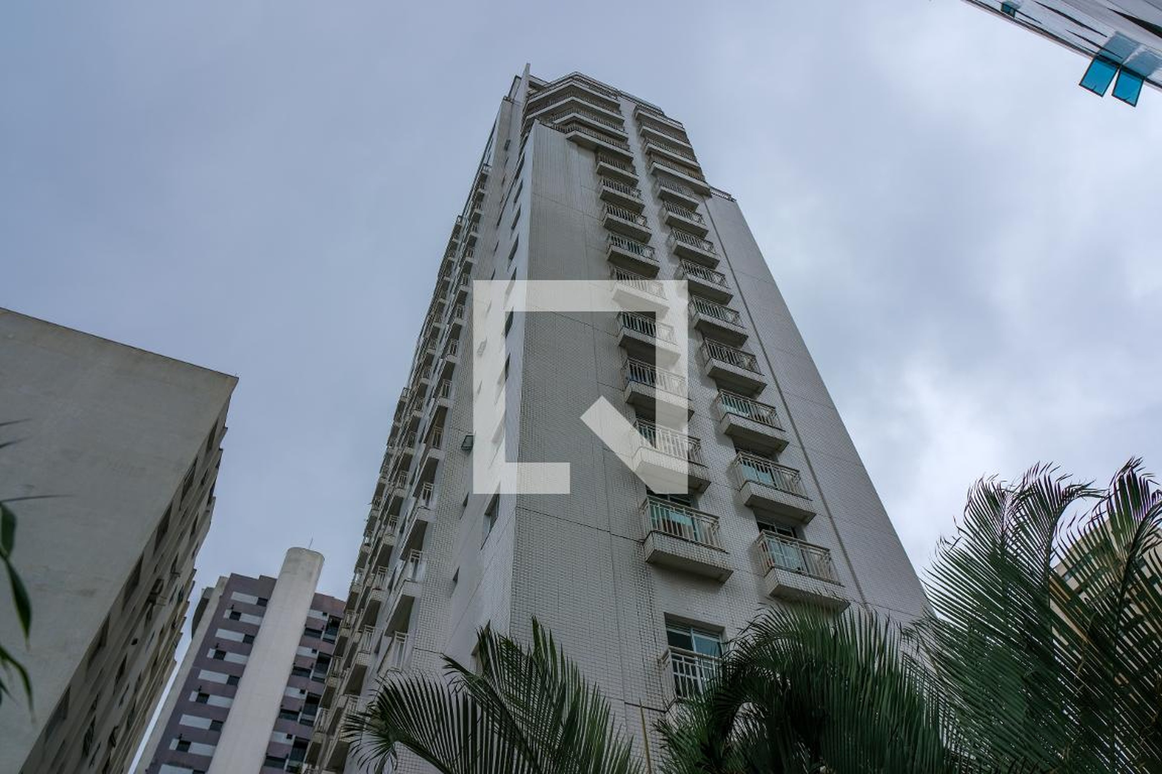 Fachada Condomínio em Rua Teodoro Sampaio, 1205