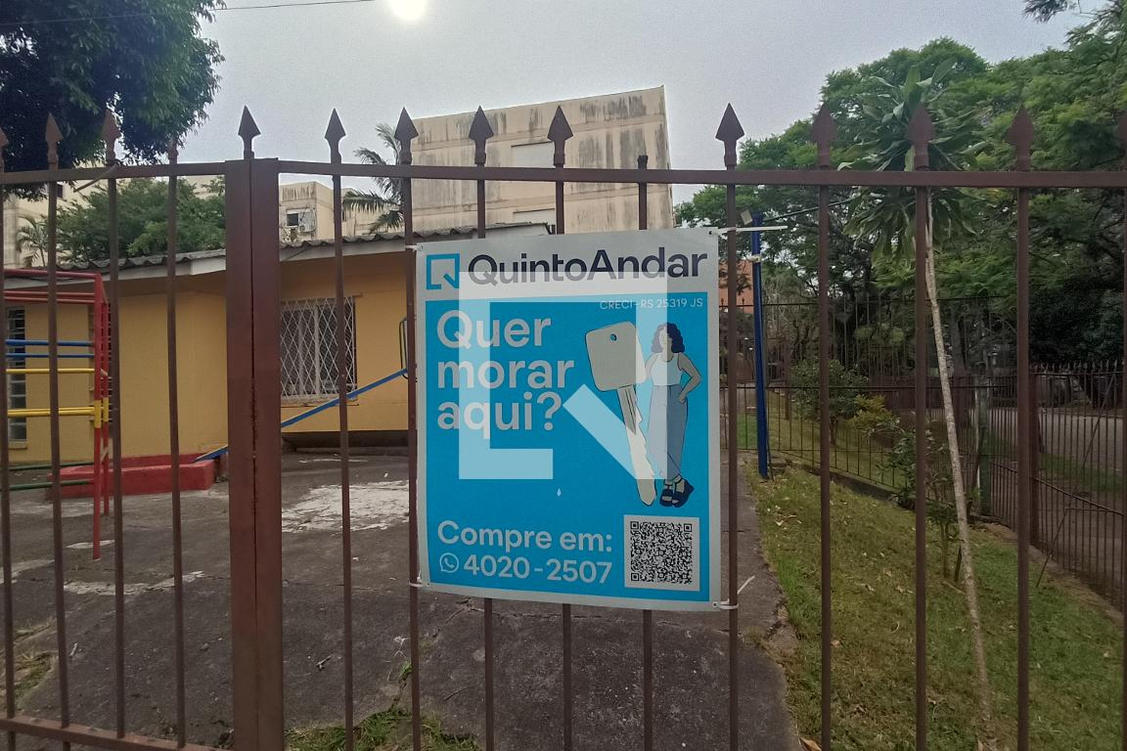 Fachada do condomínio Condomínio em Rua Engenheiro Fernando Mendes Ribeiro, 258