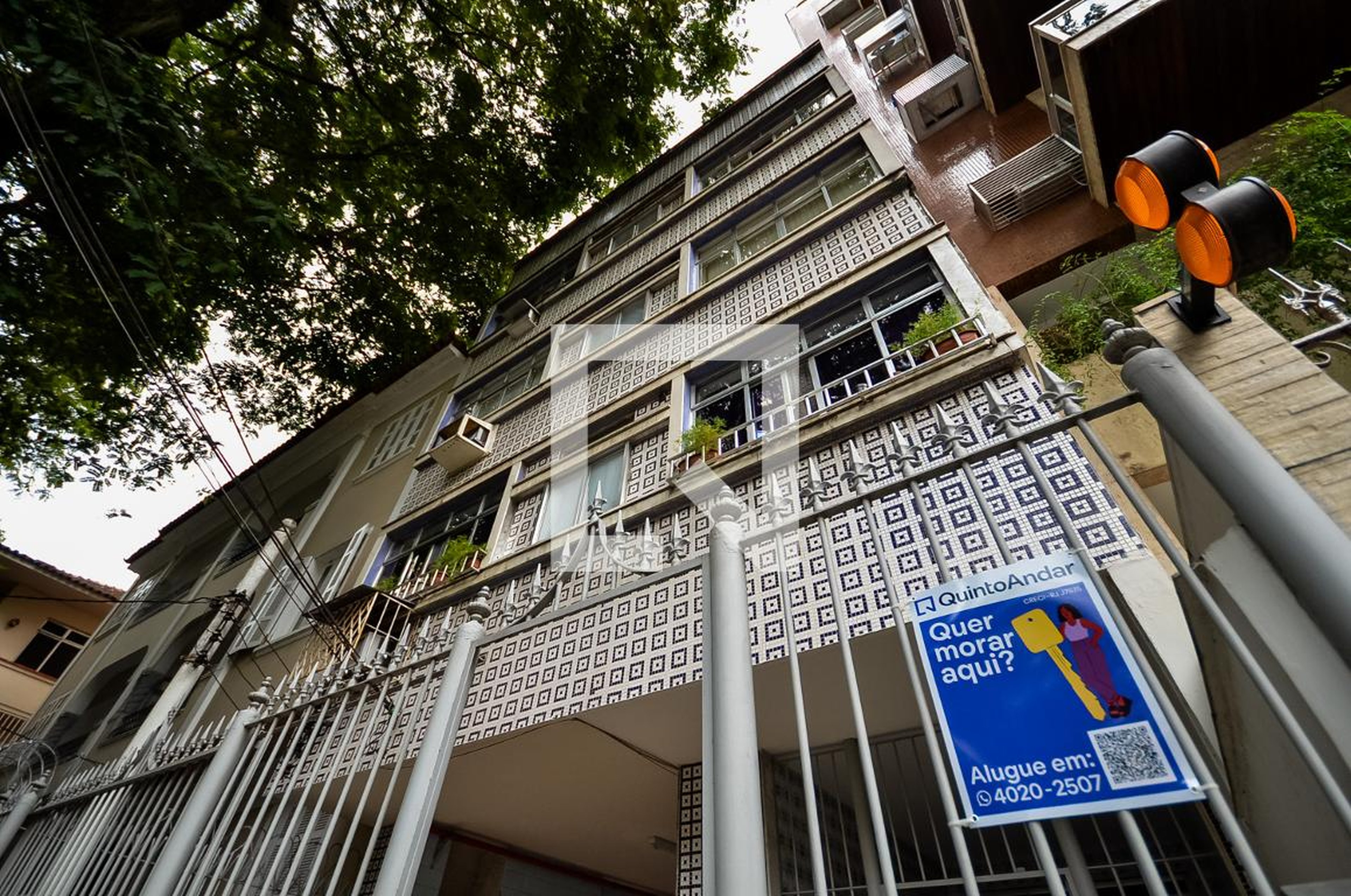 Fachada Condomínio em Rua Andrade Neves, 500