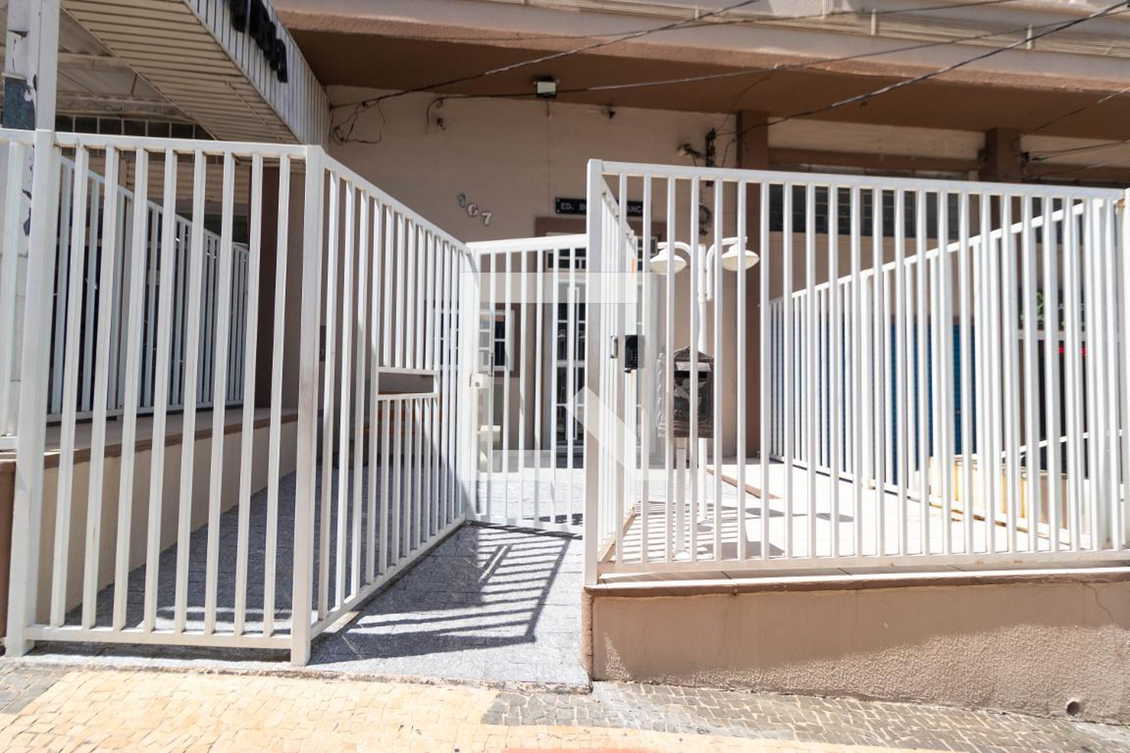 Fachada Condomínio em Rua Doutor Delfino Cintra, 107