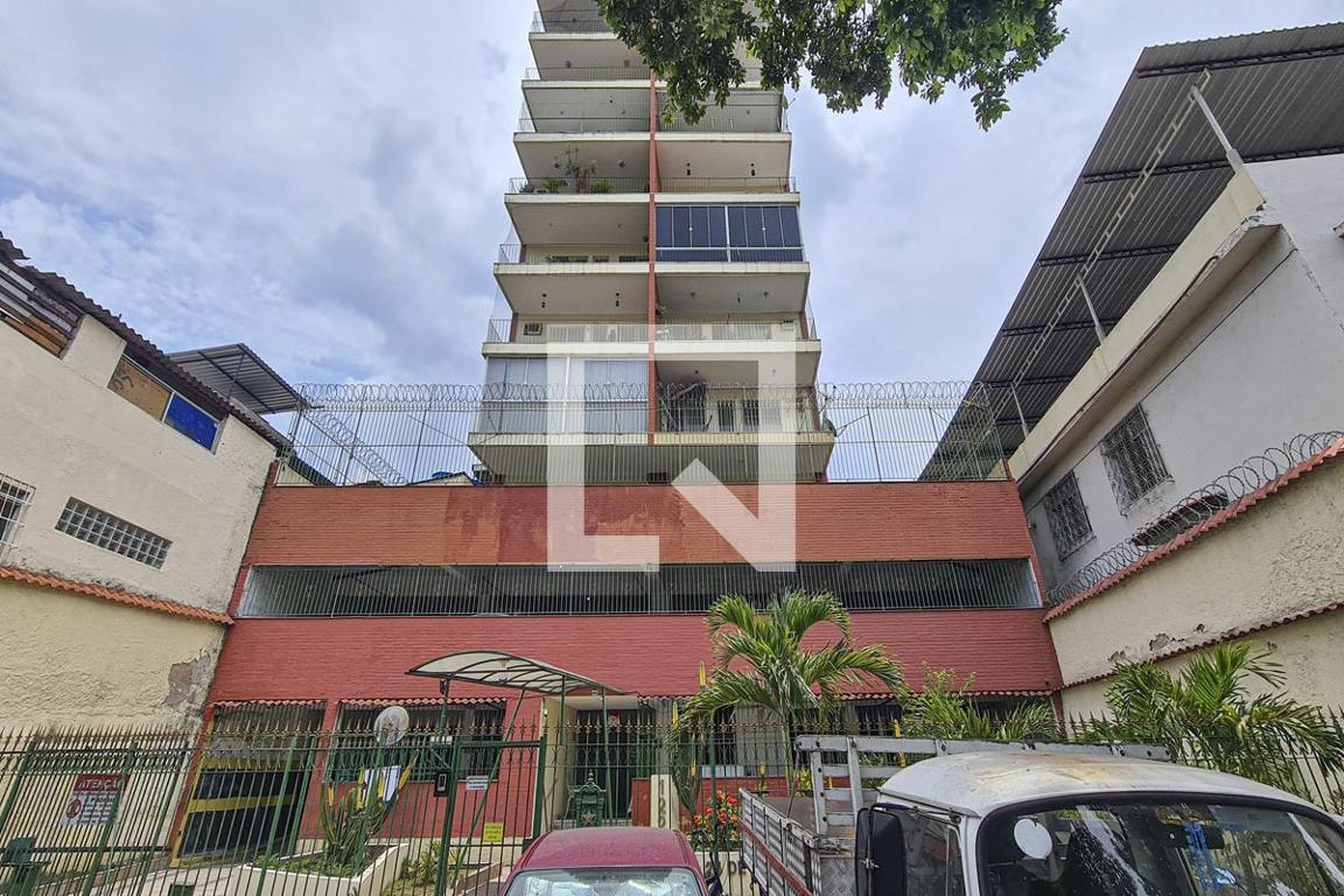 Fachada do Condomínio Edifício 24 de Maio