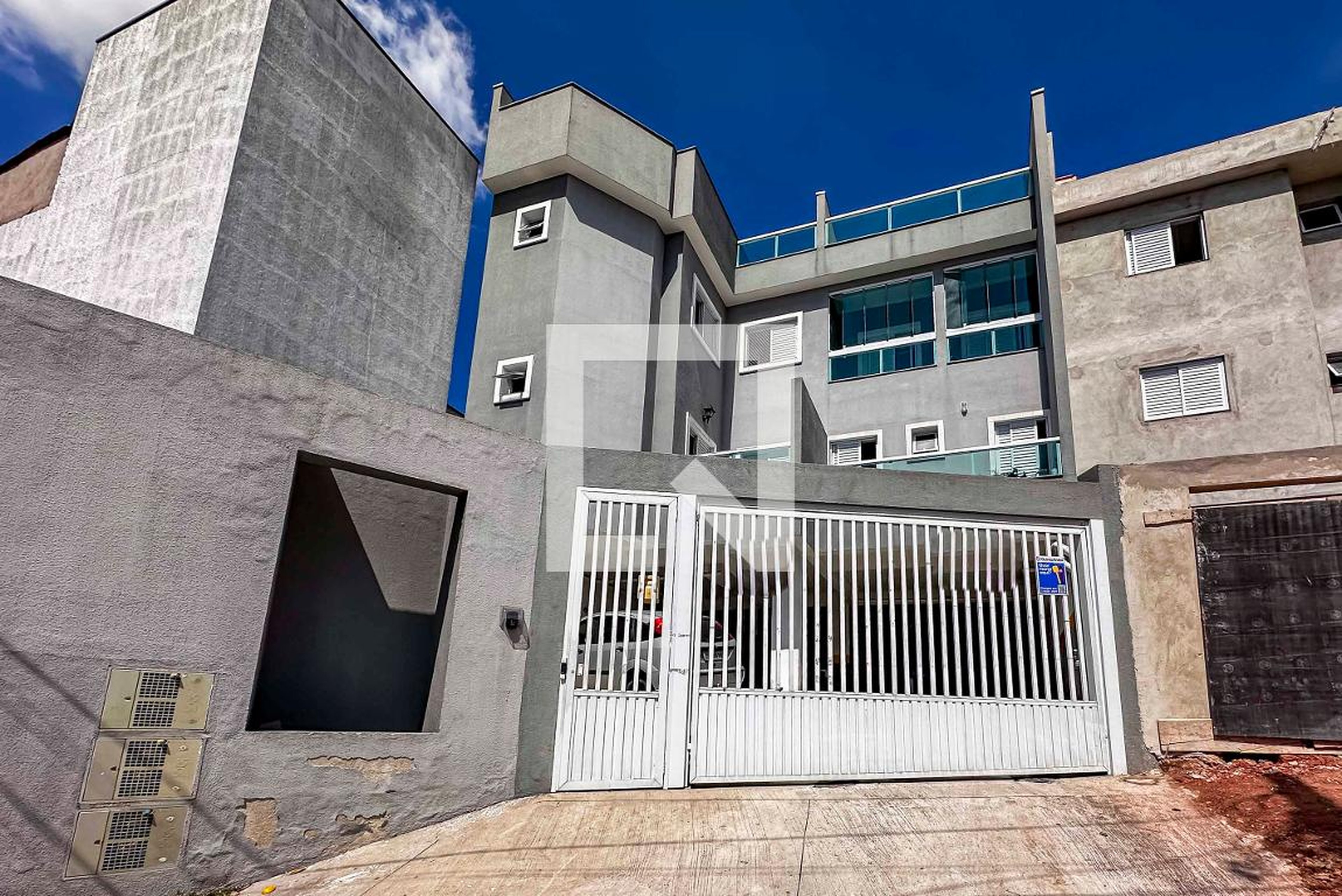 Fachada Condomínio em Rua Bulgária, 108