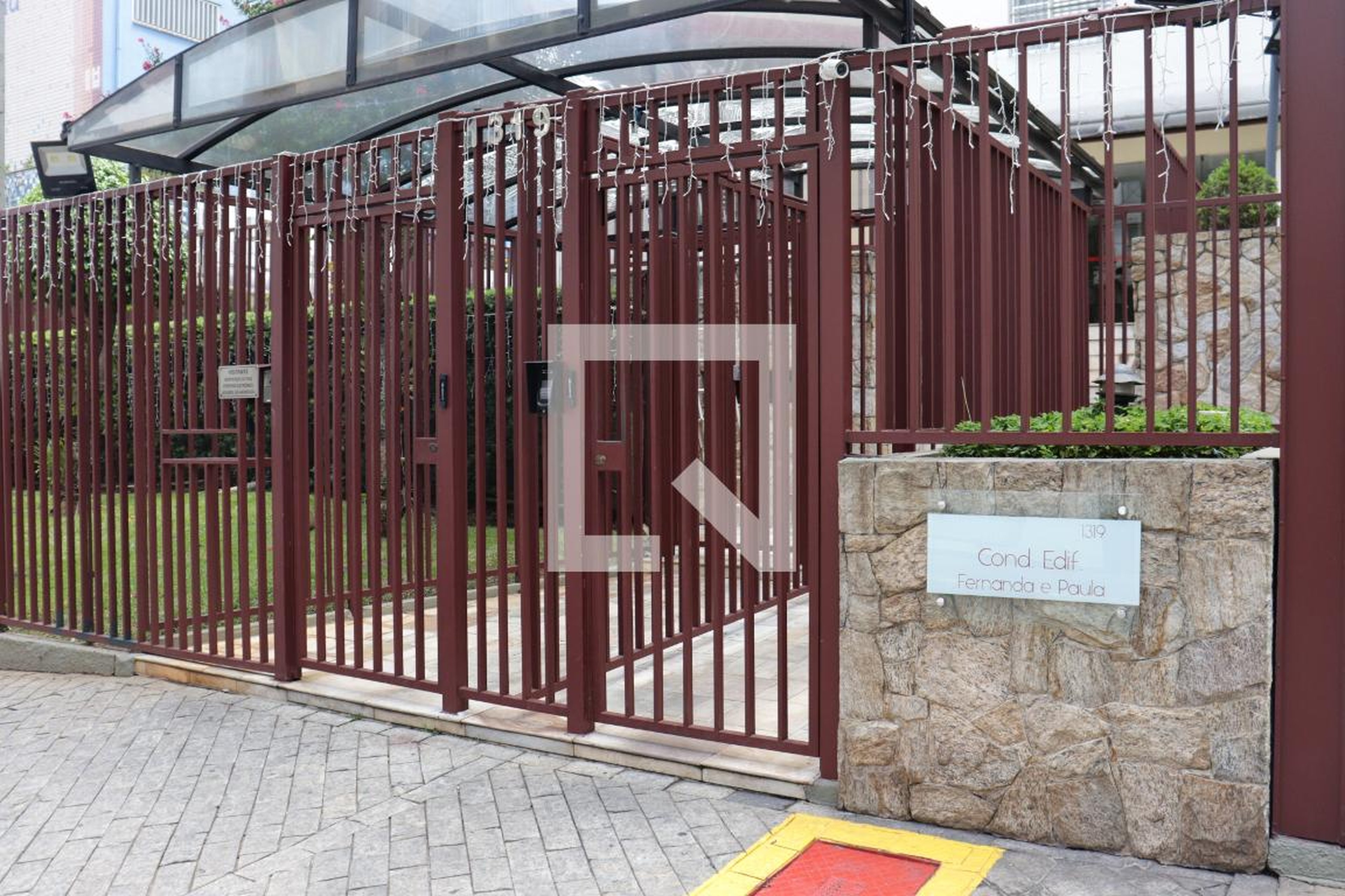 Fachada do Prédio Condomínio Fernanda e Paula
