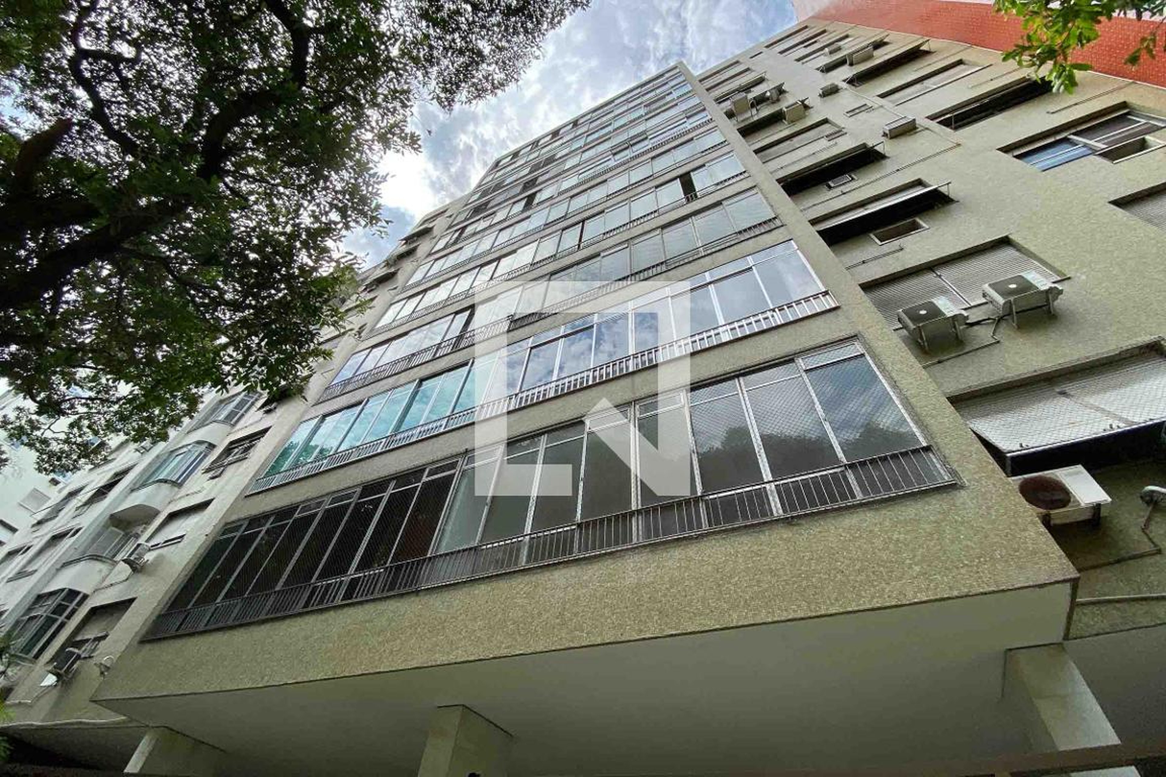 Fachada Condomínio em Rua Souza Lima, 178