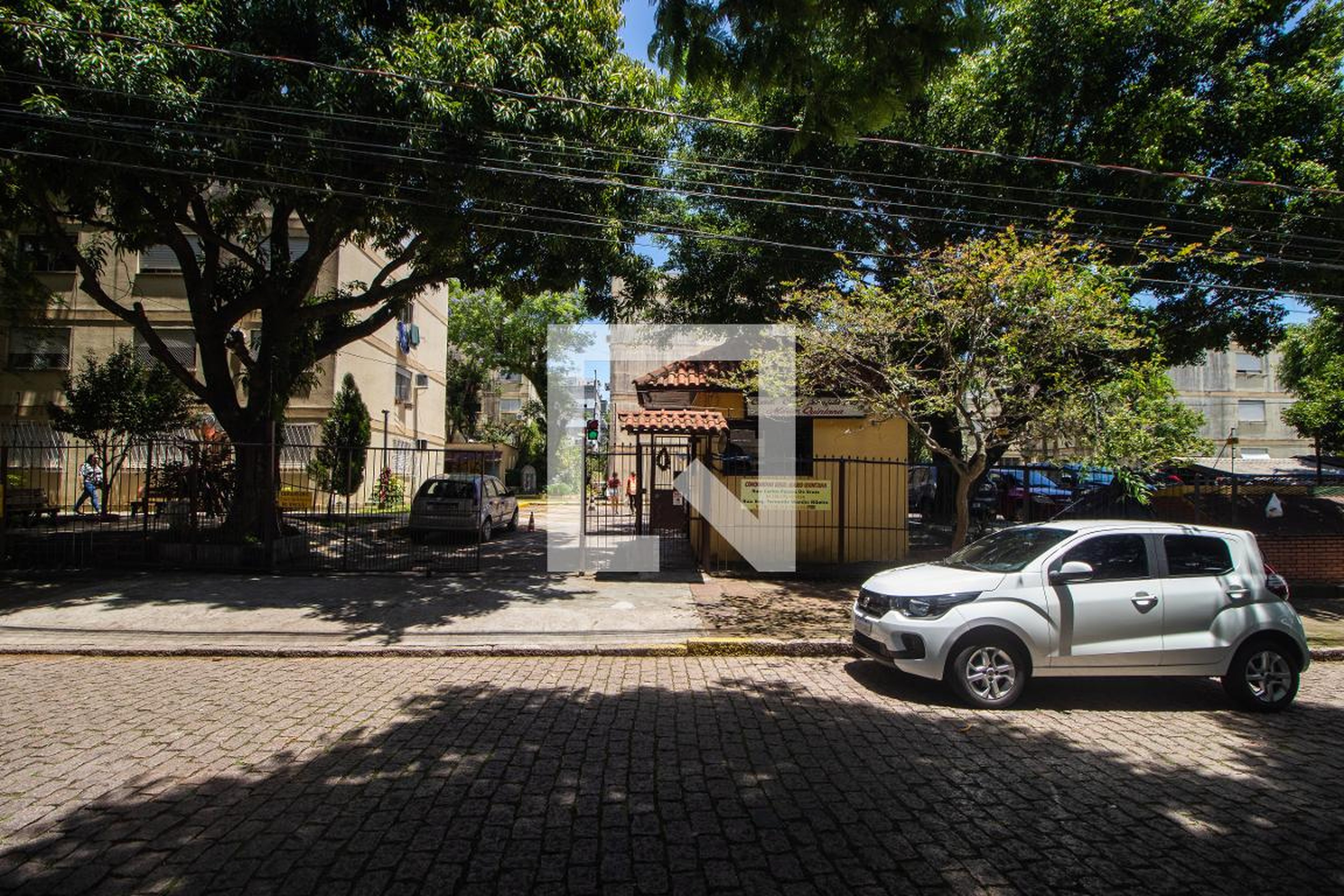 Fachada Condomínio em Rua Carlos Pessoa de Brum, 56