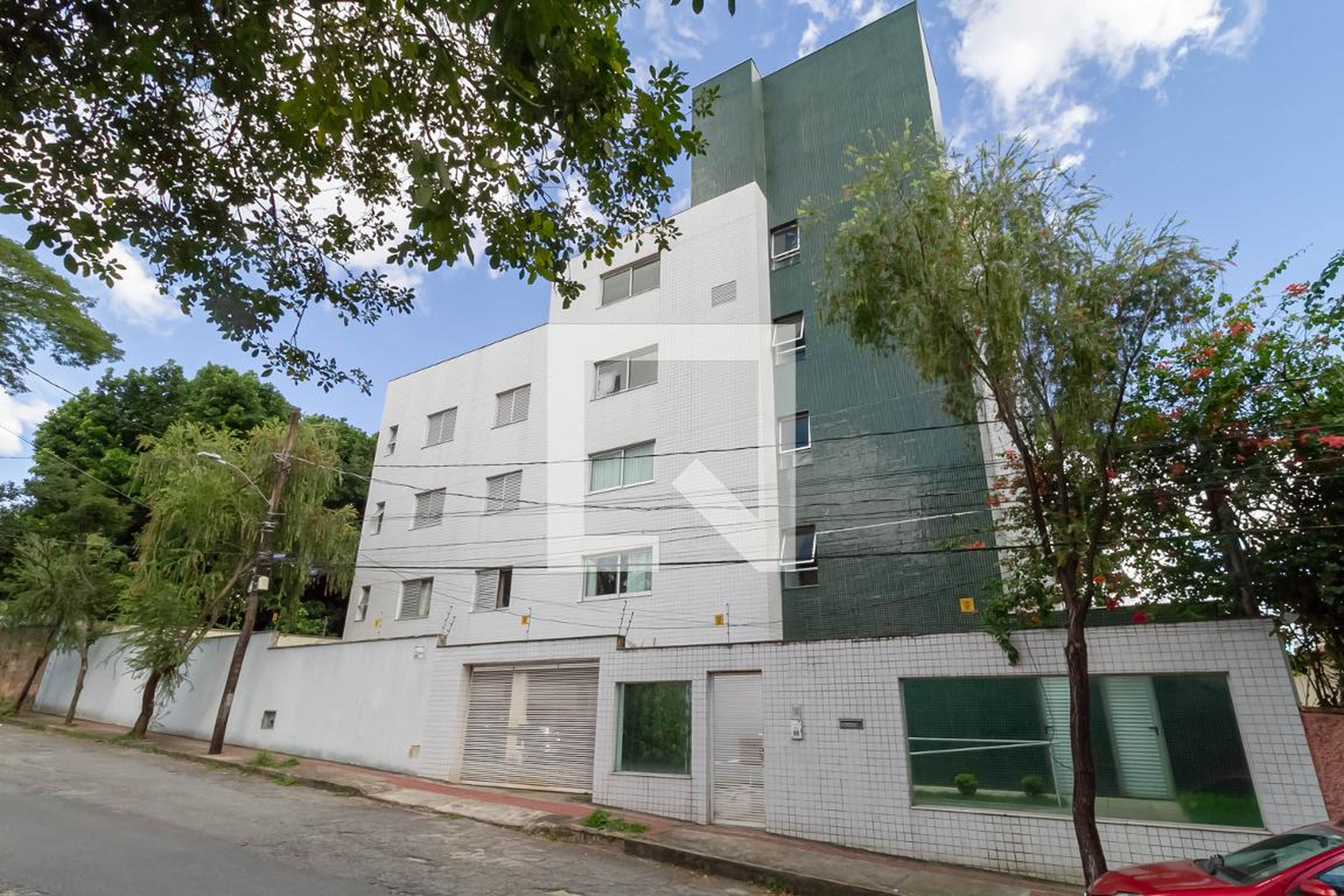 Fachada Condomínio em Rua Batista Santiago, 70