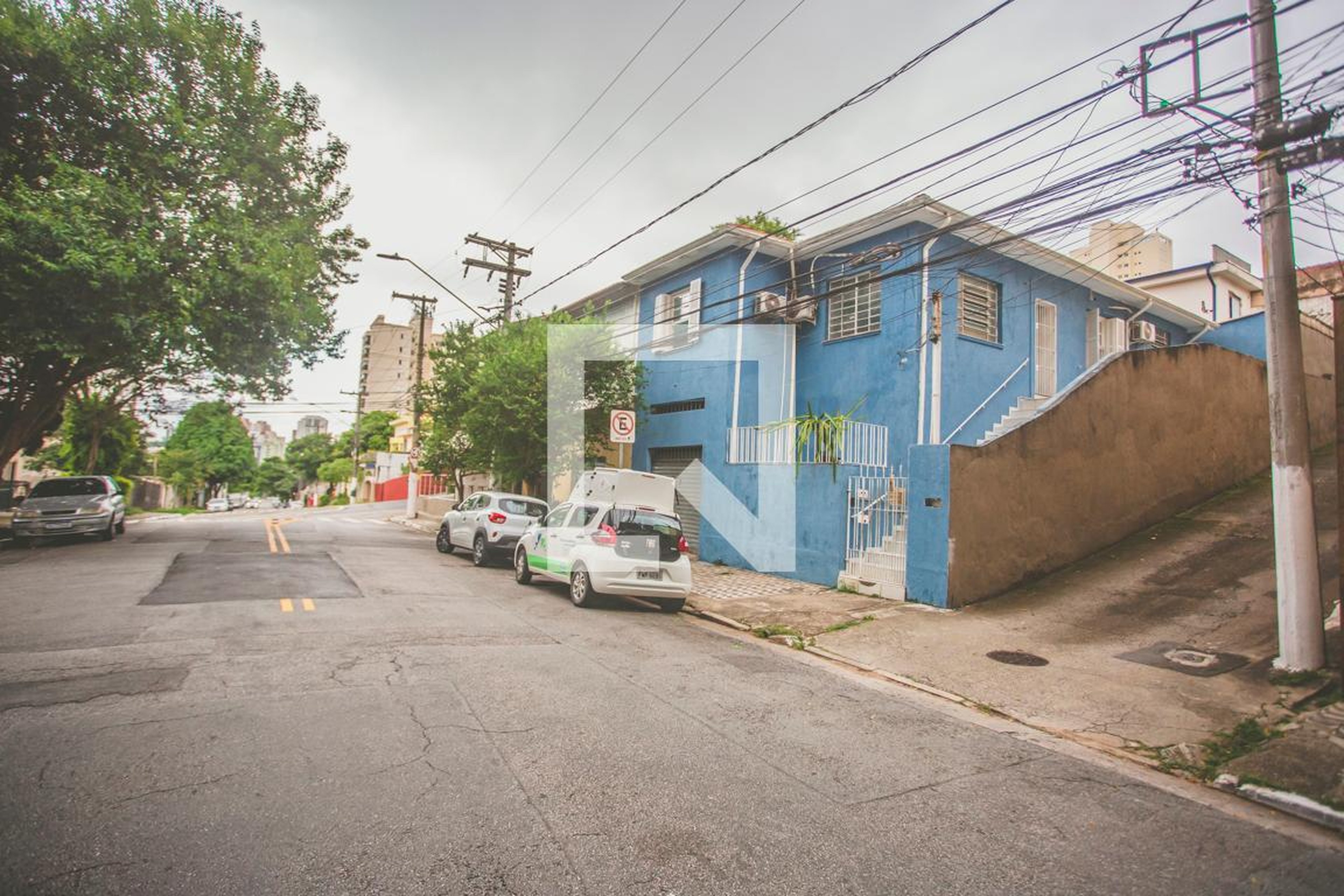 Fachada Condomínio em Rua Catulo da Paixão Cearense, 426