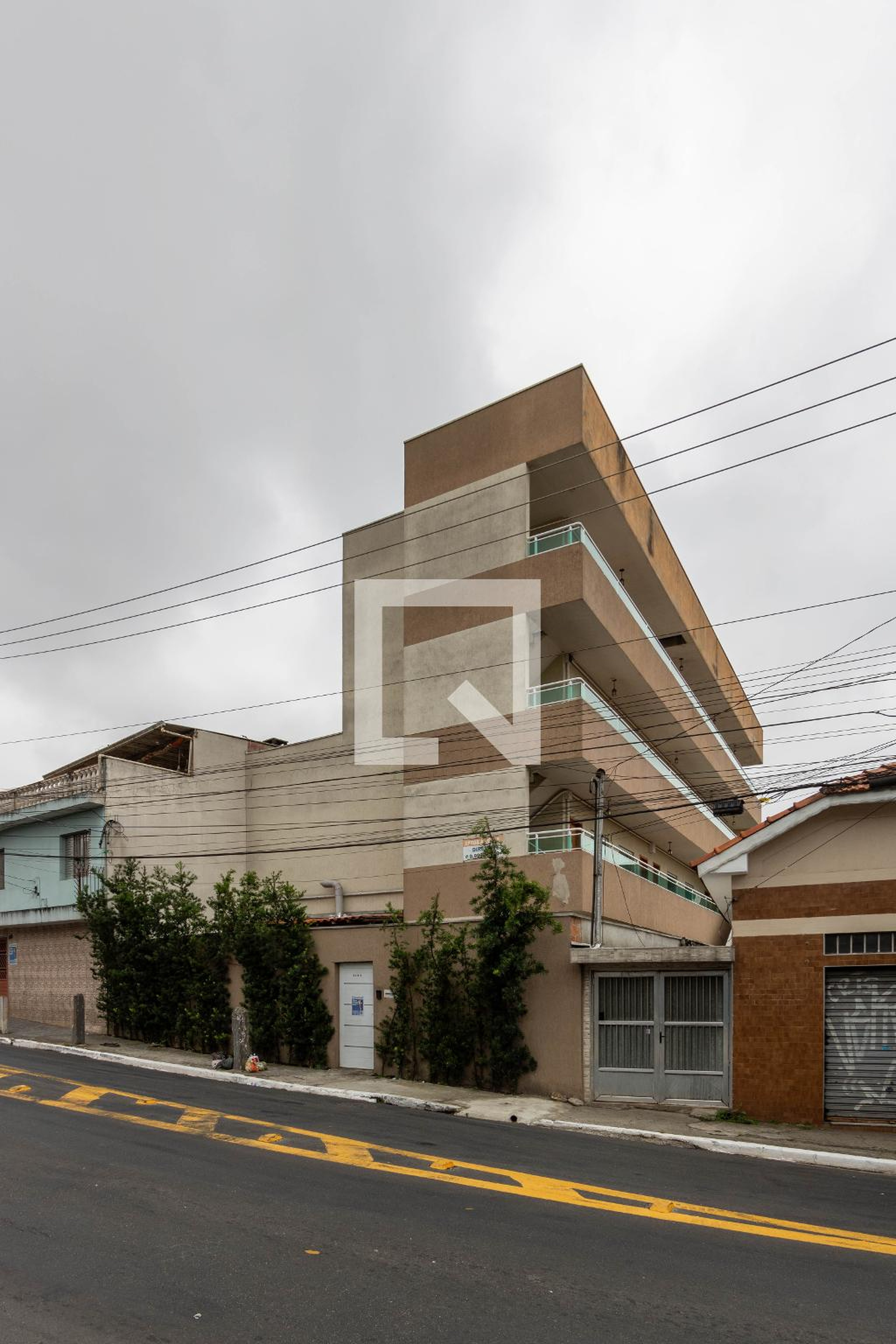 Fachada Condomínio em Rua Costa Barros, 1403