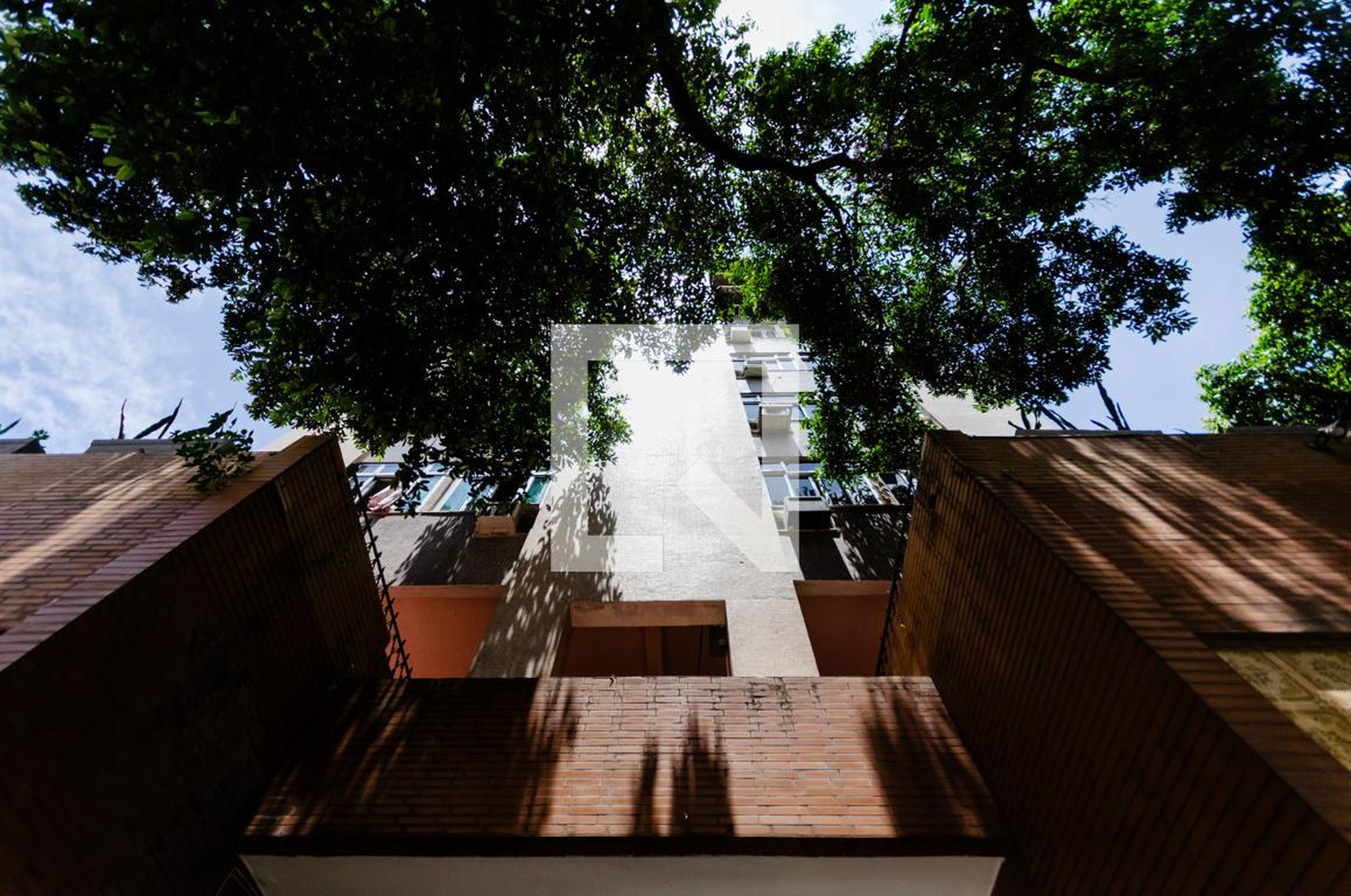 Fachada Condomínio em Rua Silva Pinto, 196