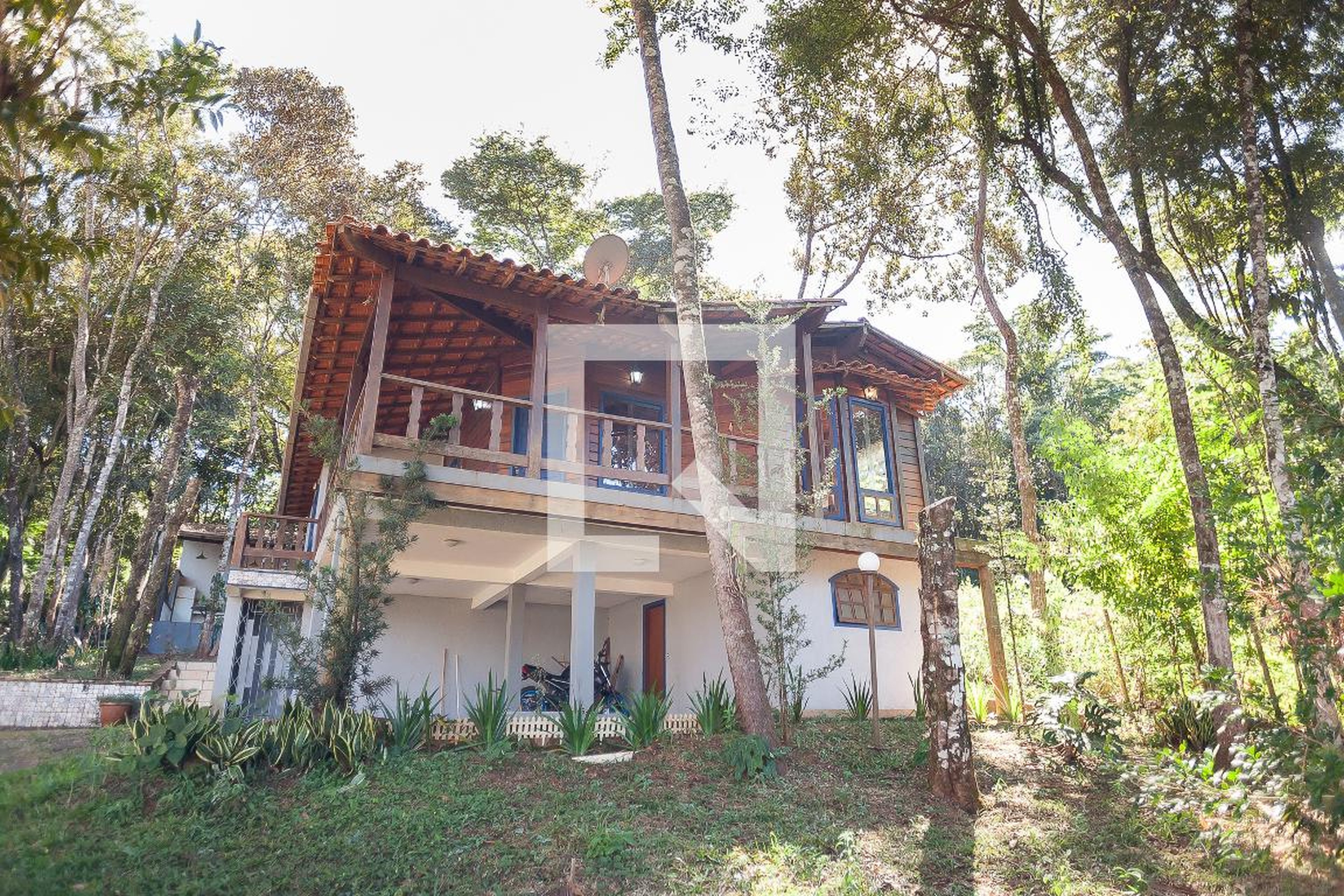 Fachada Condomínio em Rua Iguaçu, 95