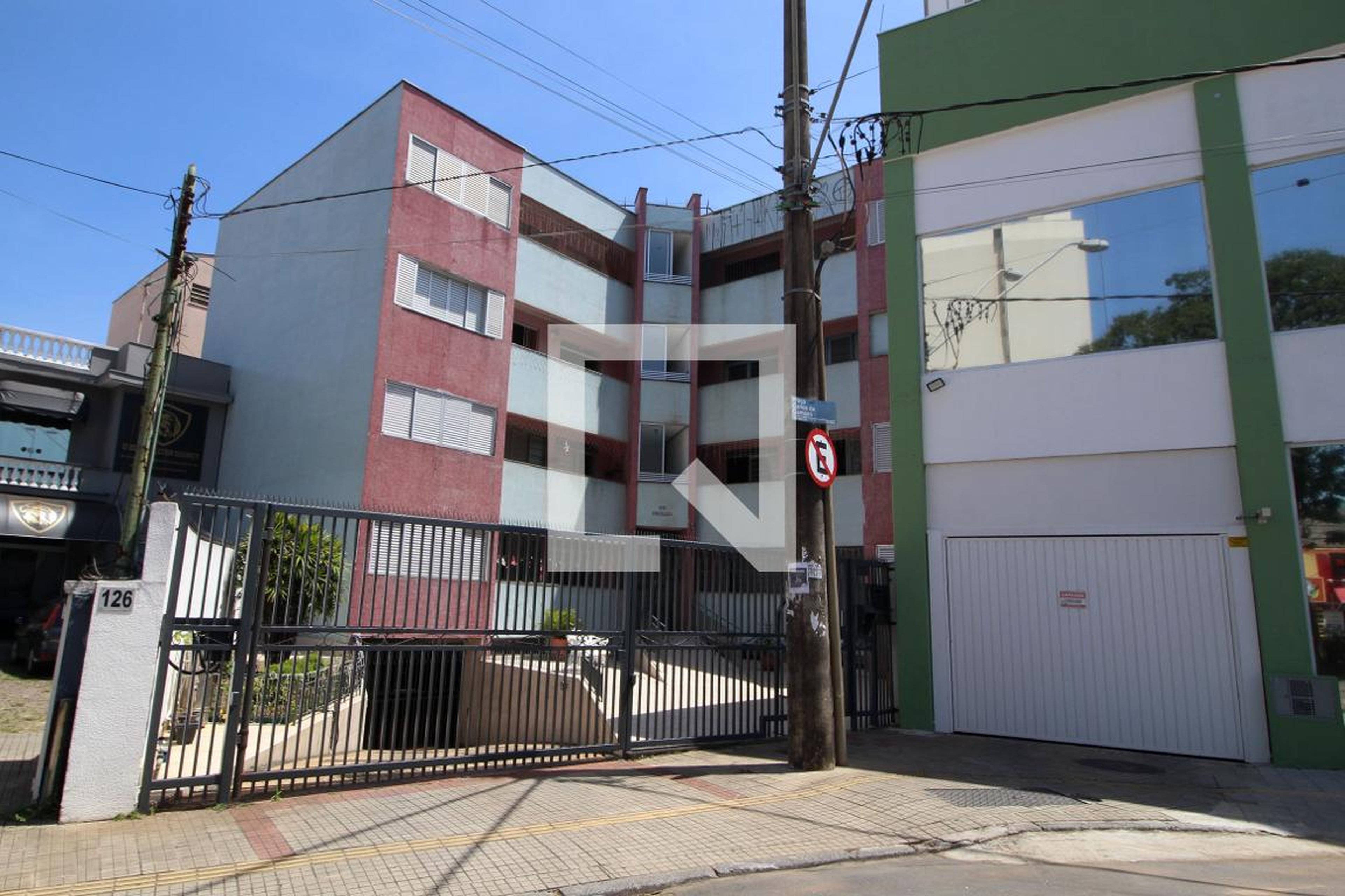 Fachada Condomínio em Praça Carlos de Campos, 120