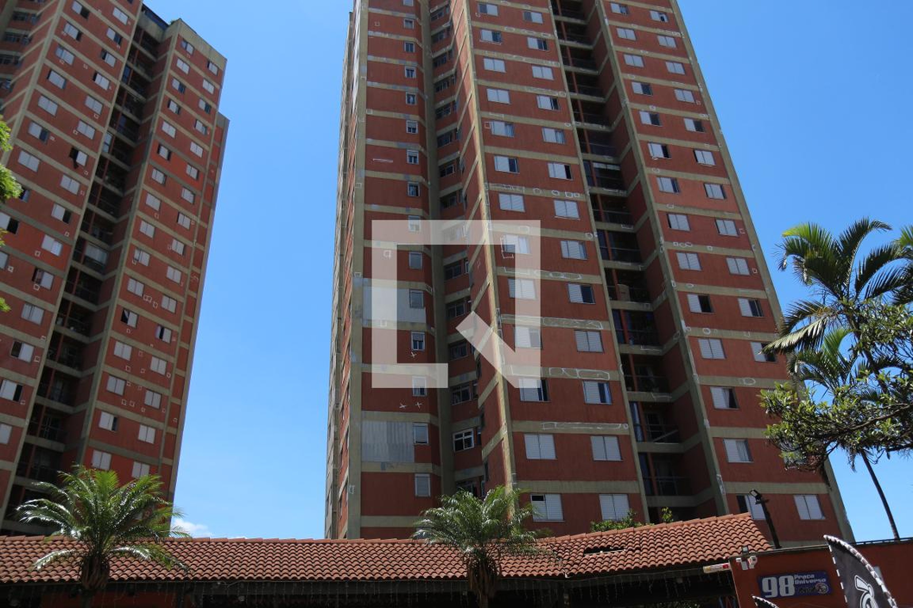 Fachada Condomínio em Praça Universo, 86