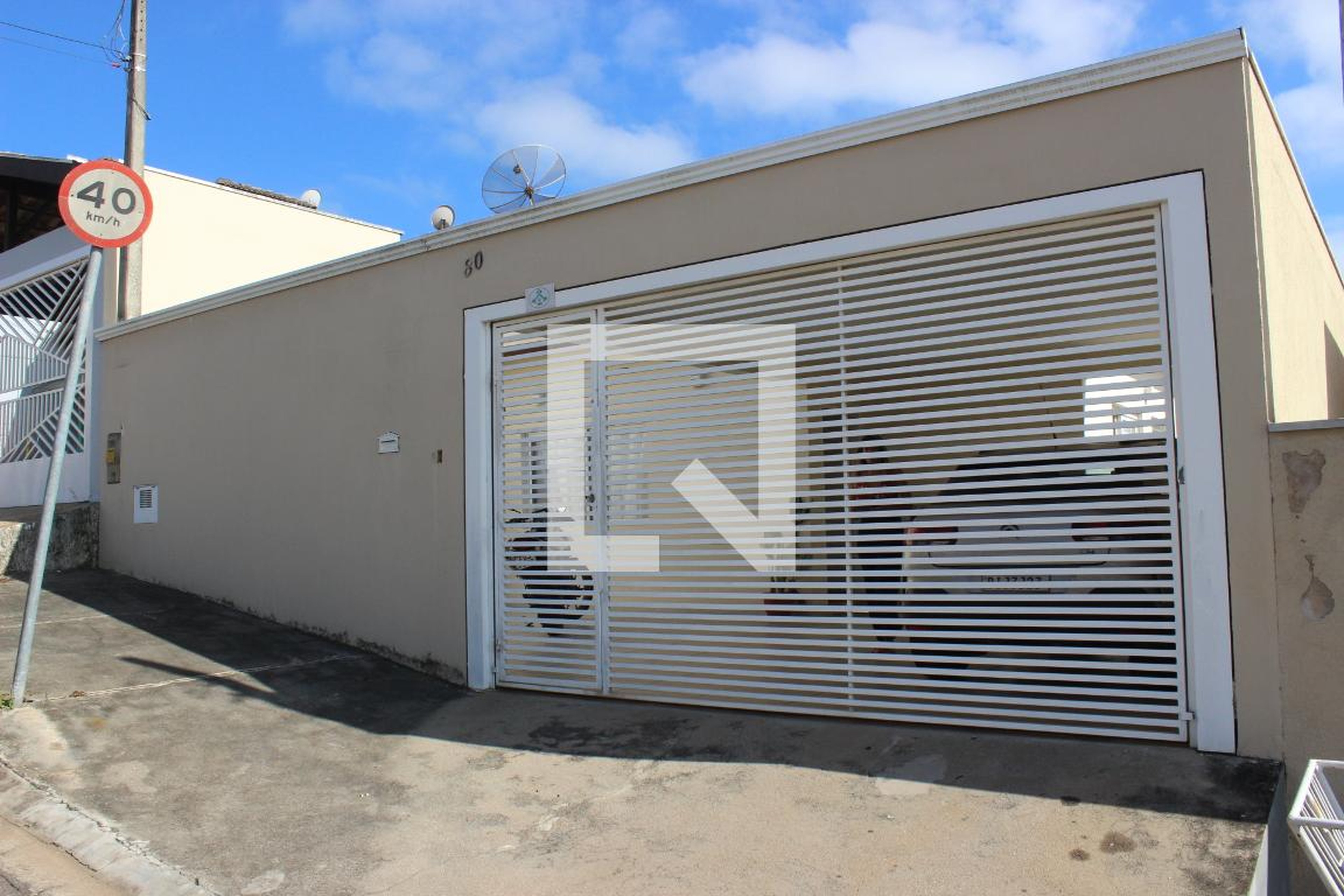 Fachada Condomínio em Rua Adelaíde Spiandorelo Brum, 80