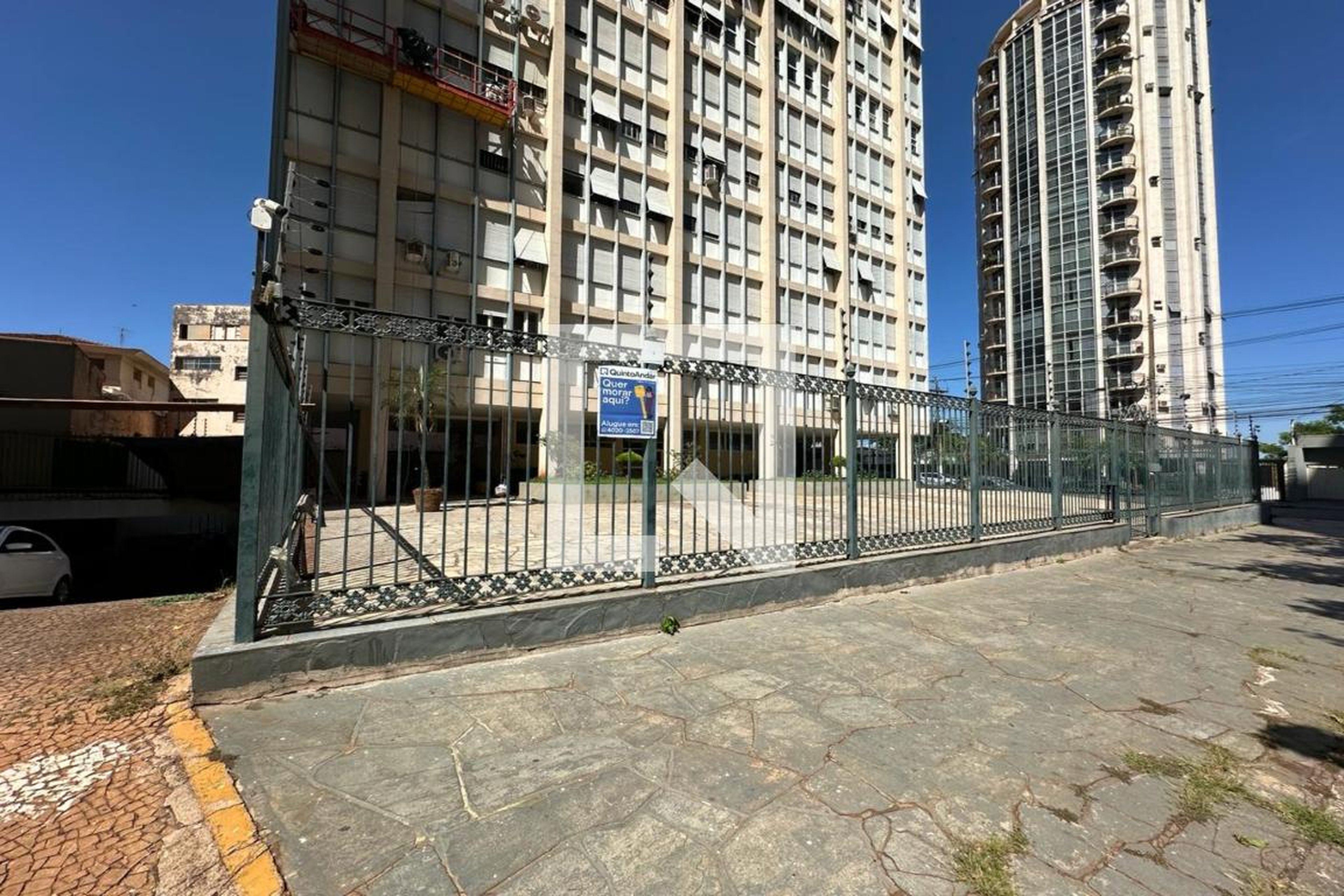 Fachada Condomínio em Rua Doutor Álvaro Costa Couto, 20