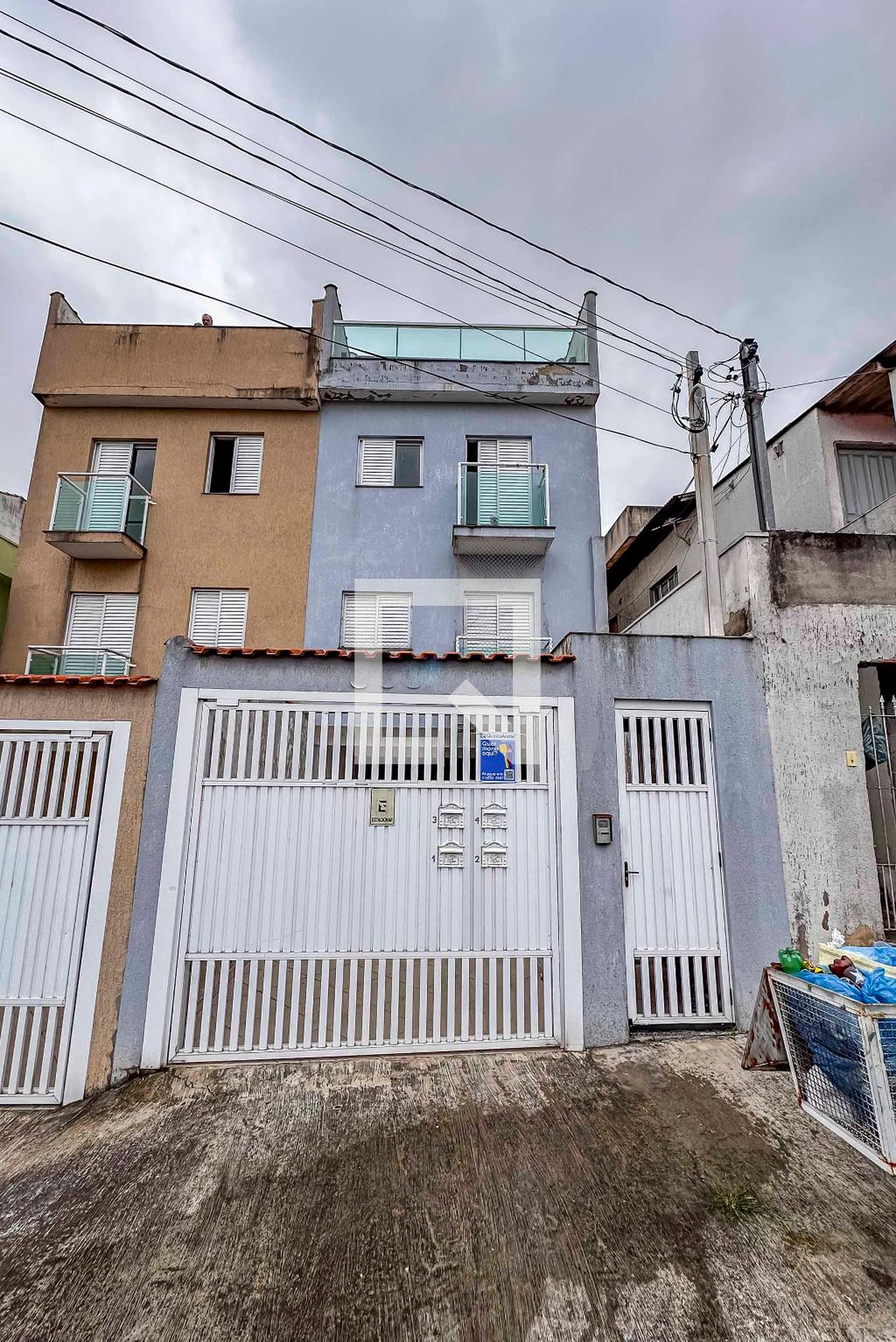 Fachada Condomínio em Rua Alabastro, 563