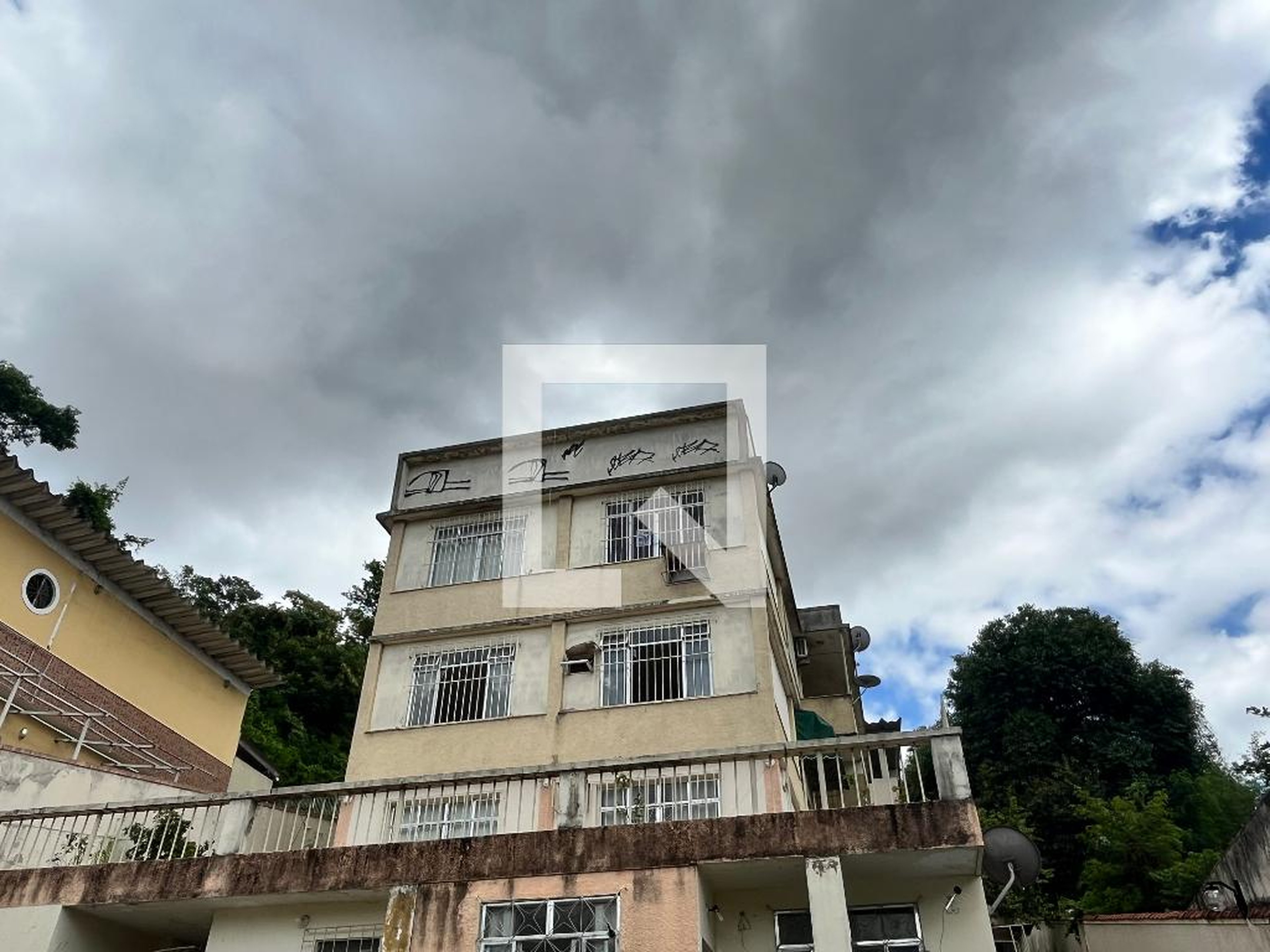 Fachada Condomínio em Estrada do Gabinal, 284