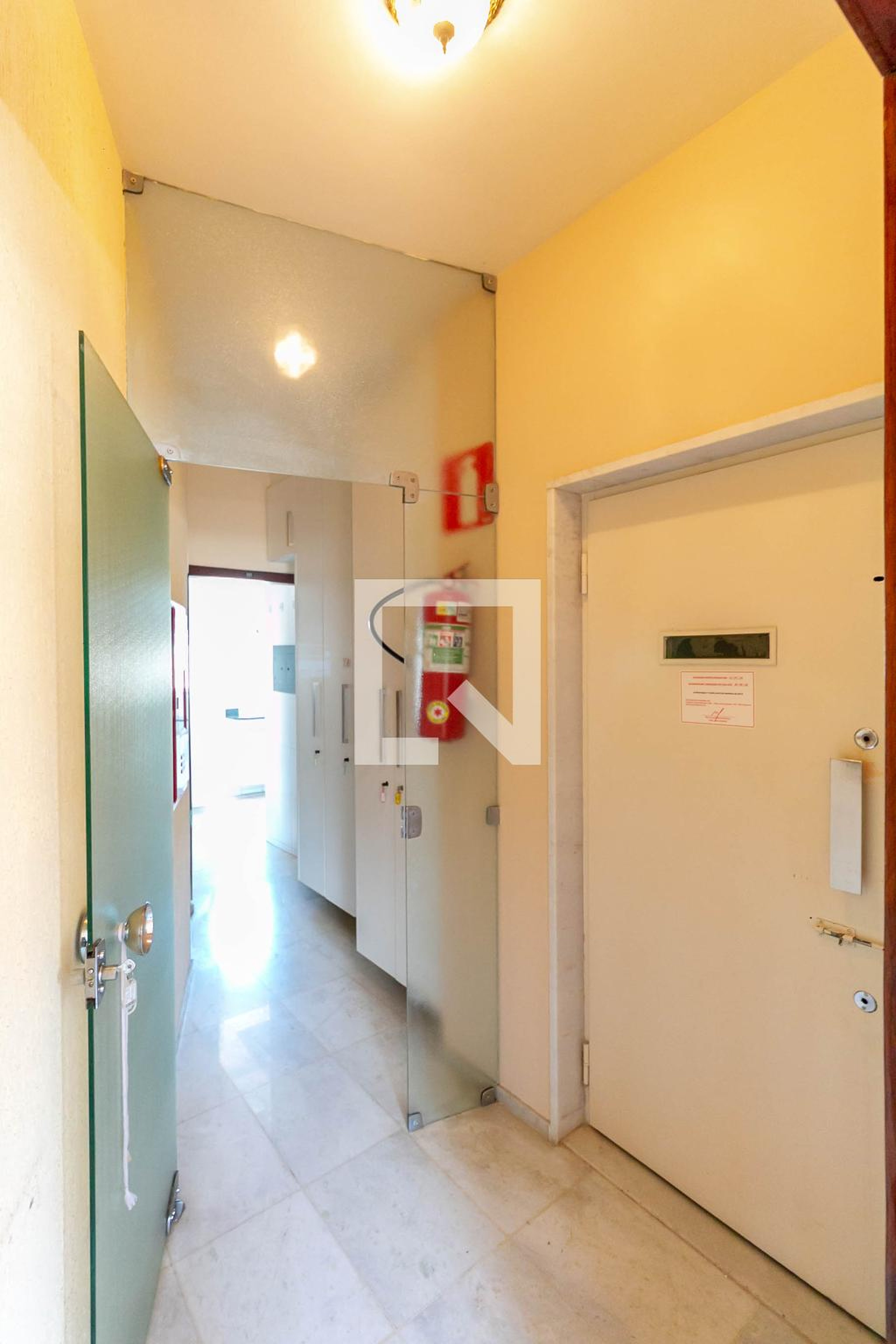 Entrada Condomínio em Rua Luiz Silva, 86