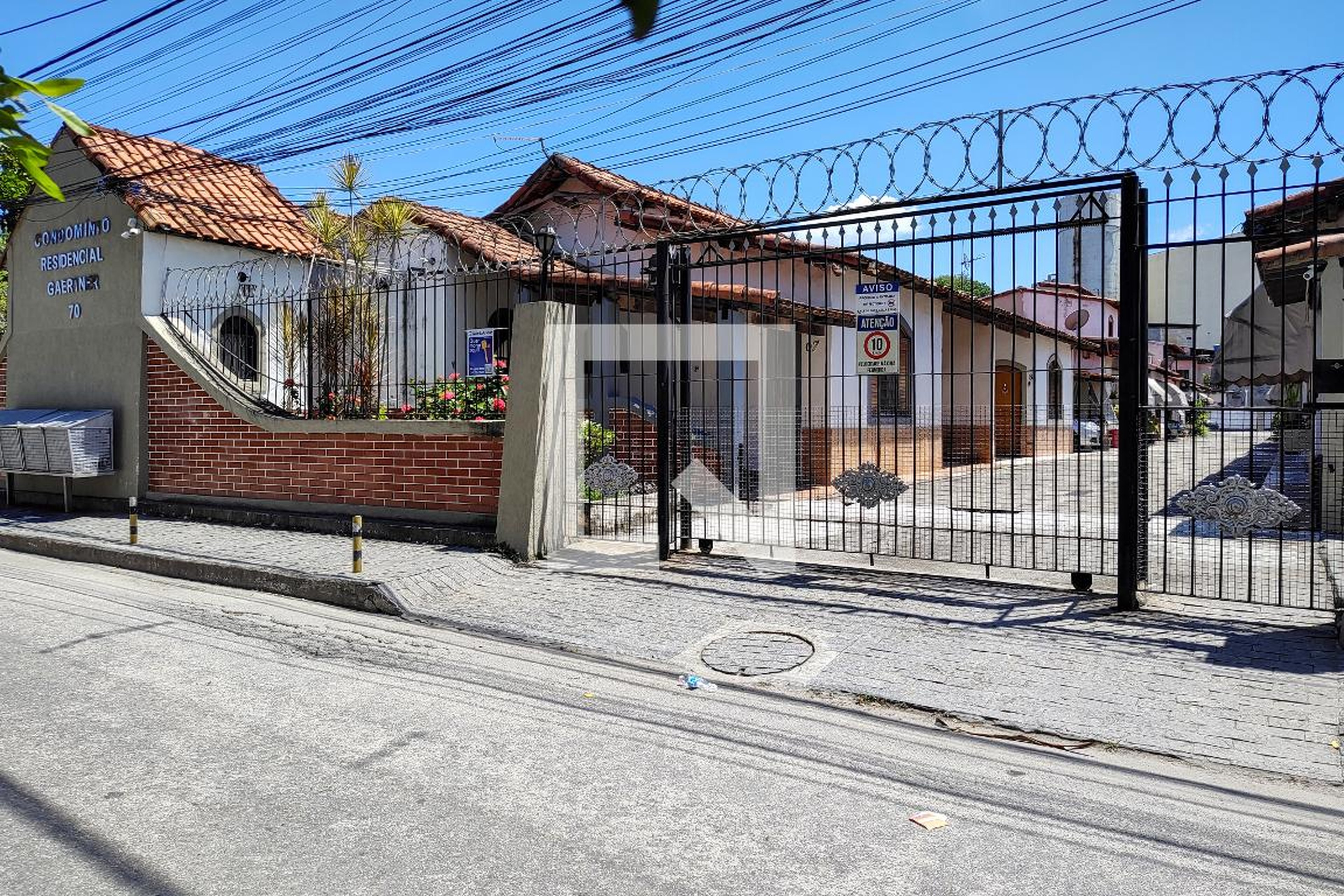 Fachada do condomínio Condomínio em Travessa São Gonçalo, 70