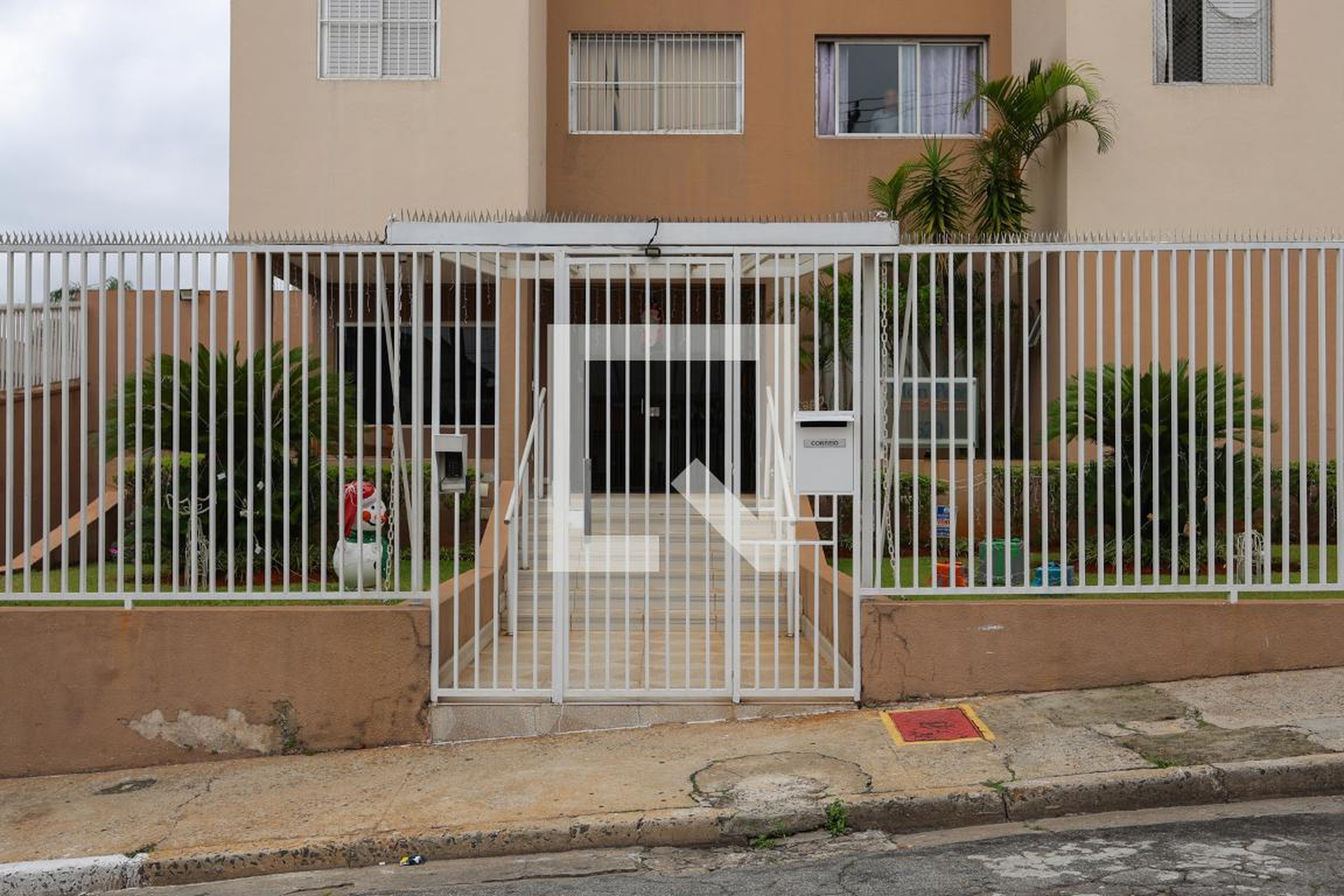 Fachada do condomínio Condomínio Mon Pere