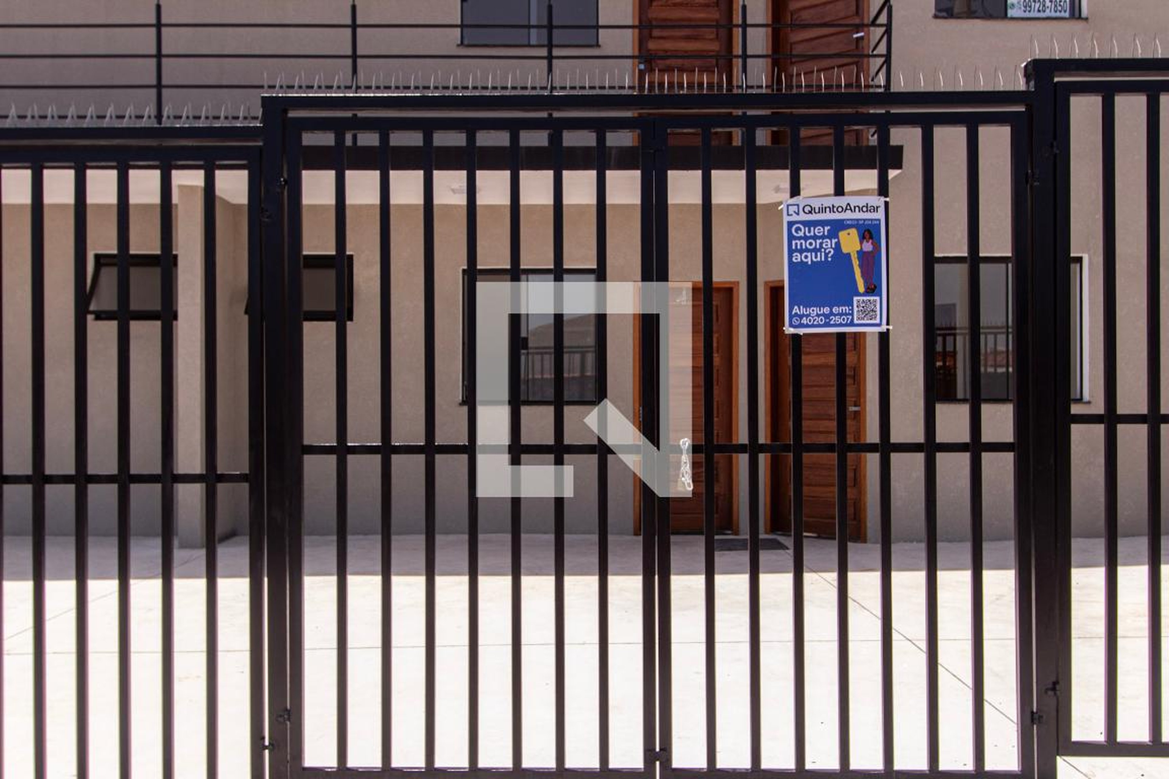 Fachada Condomínio em Rua Alvarenga Peixoto, 190