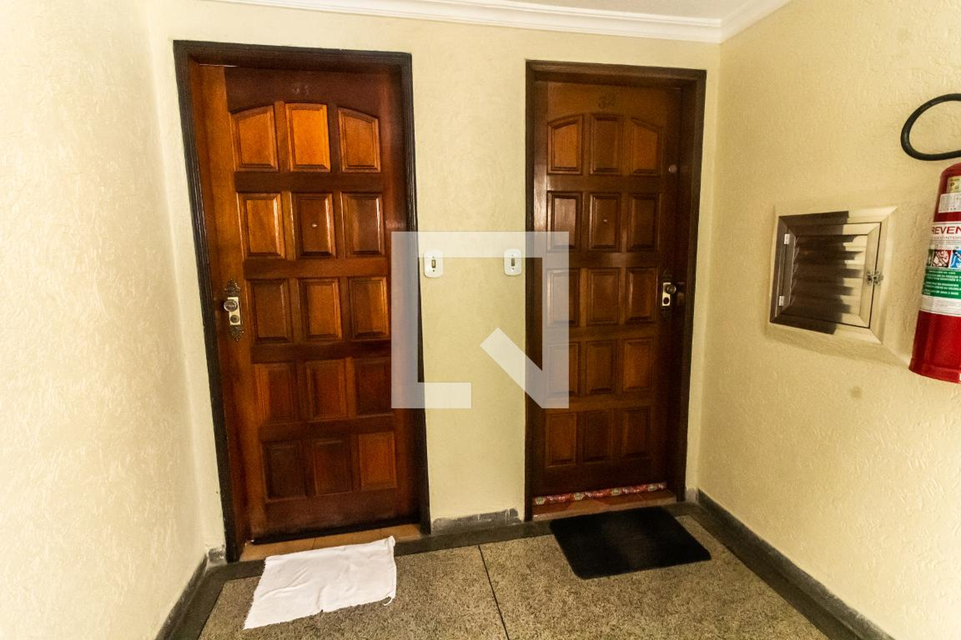 Hall Condomínio em SP-270, 59