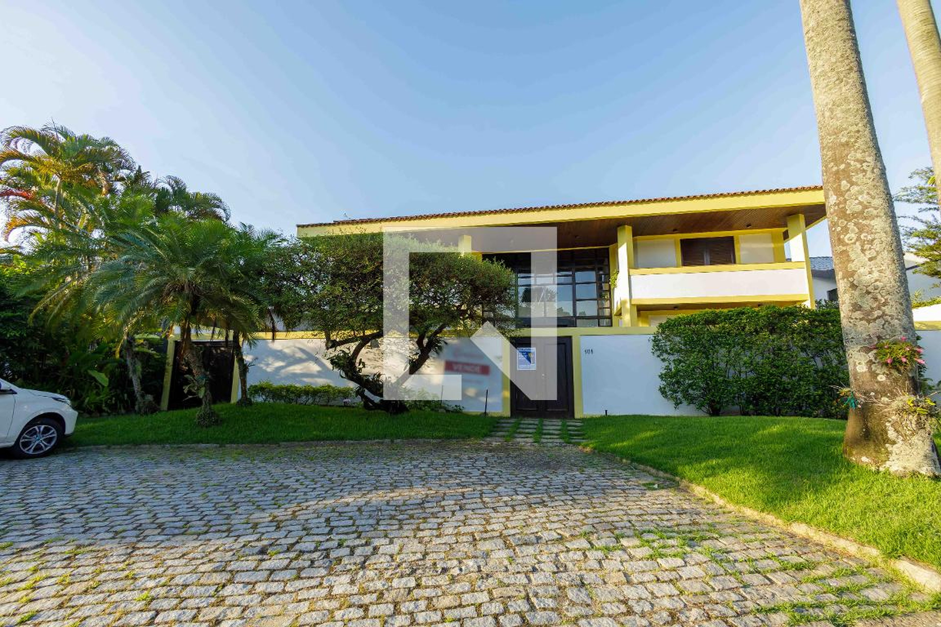 Fachada Condomínio em Rua Antônio Alves de Noronha Filho, 101