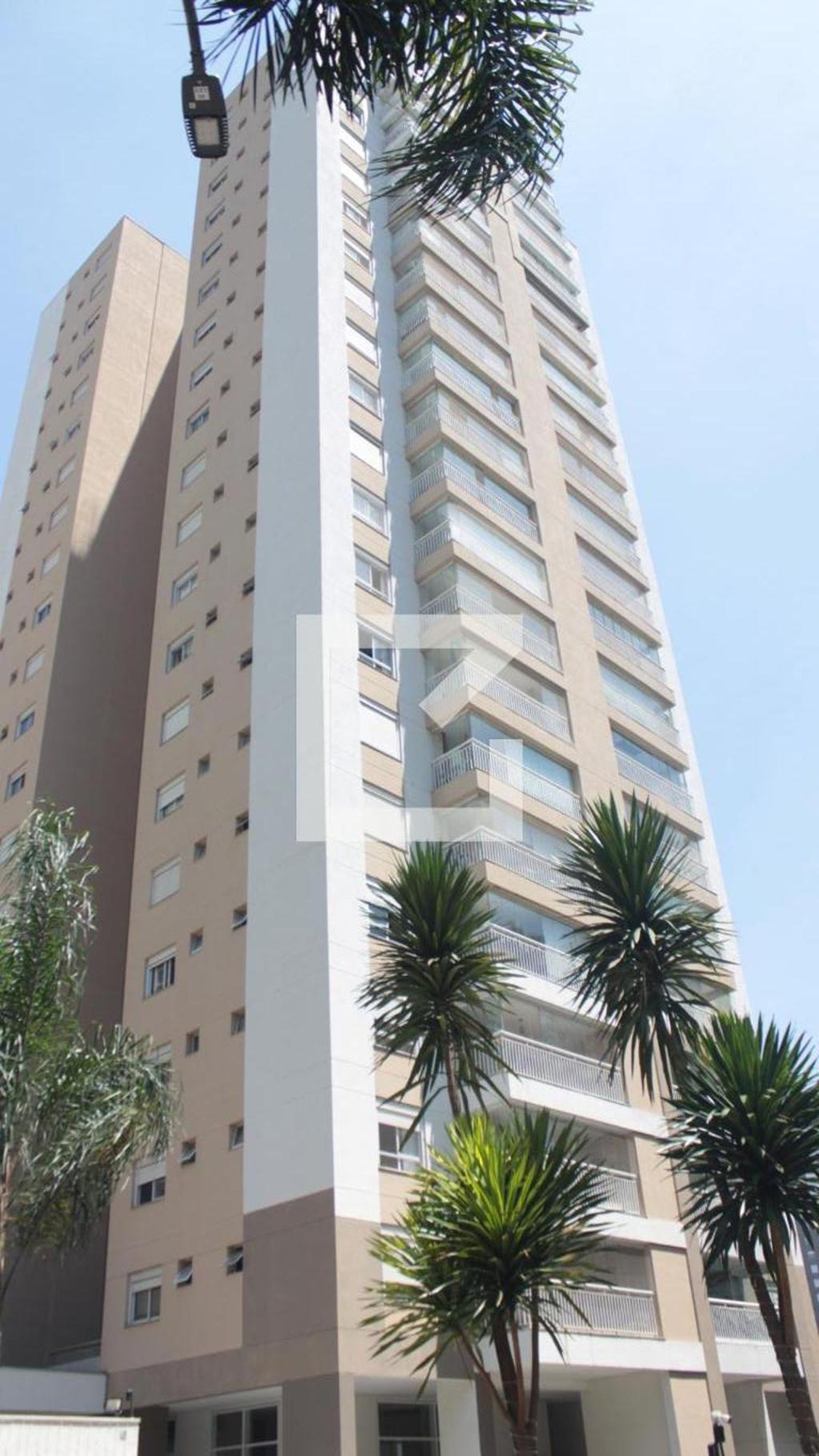 Fachada Condomínio em Rua Francisco Pessoa, 697