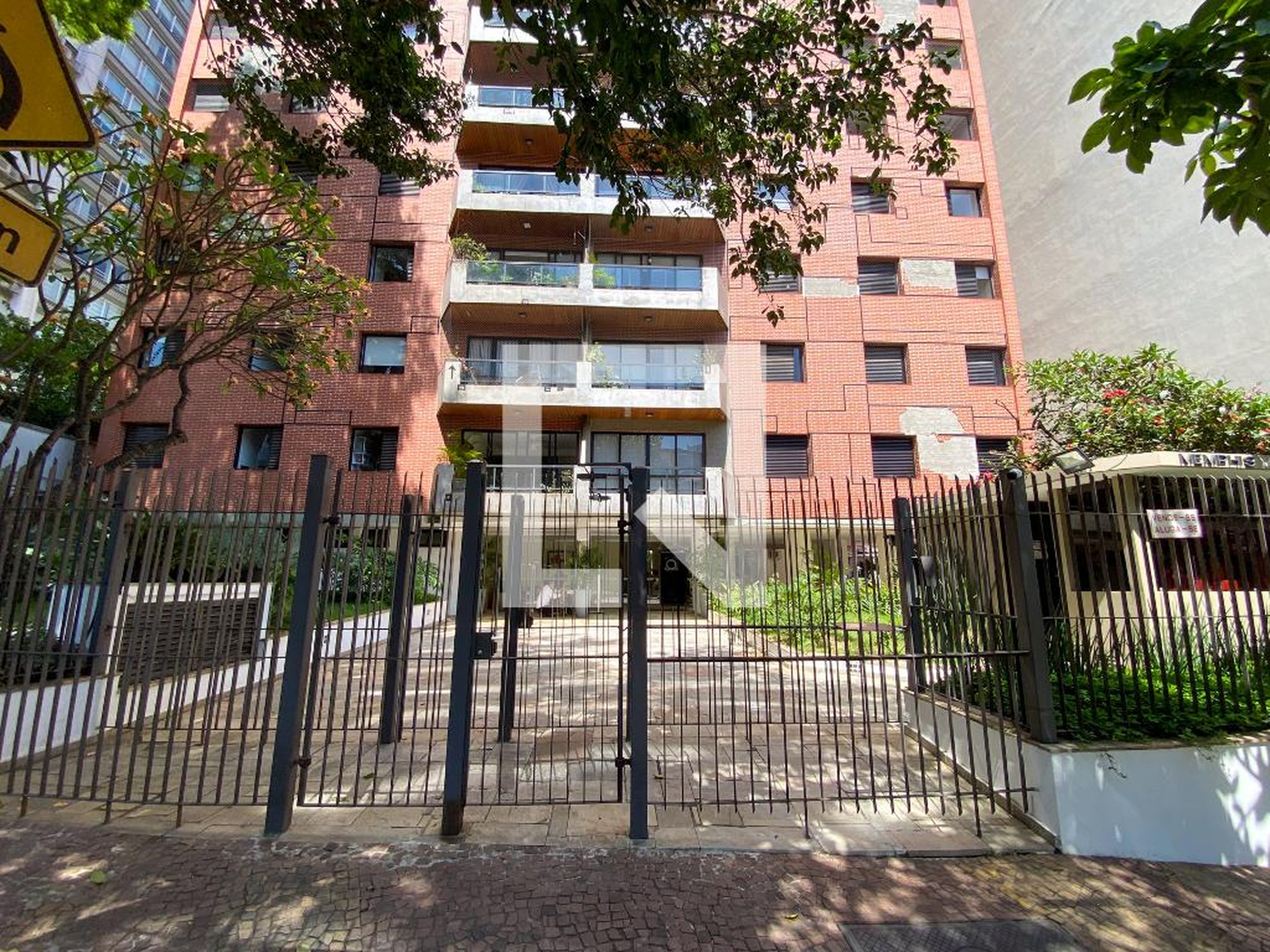 Fachada Condomínio em Rua Patápio Silva, 181