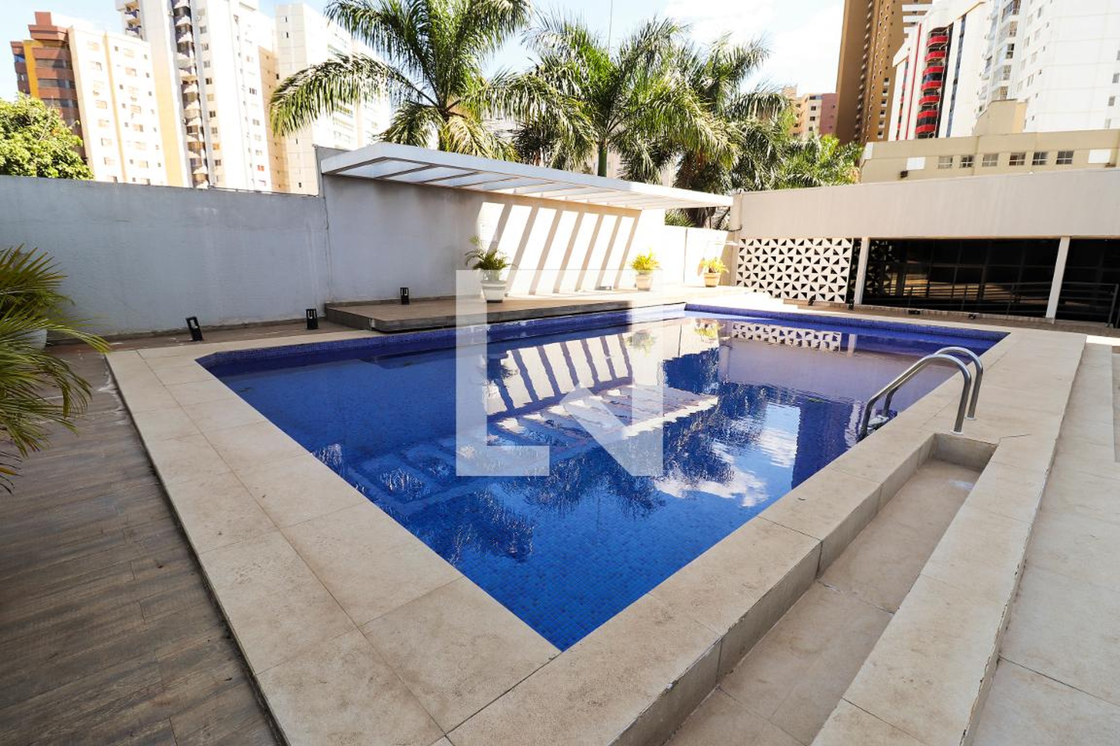 Piscina - Edifício Crystal Place