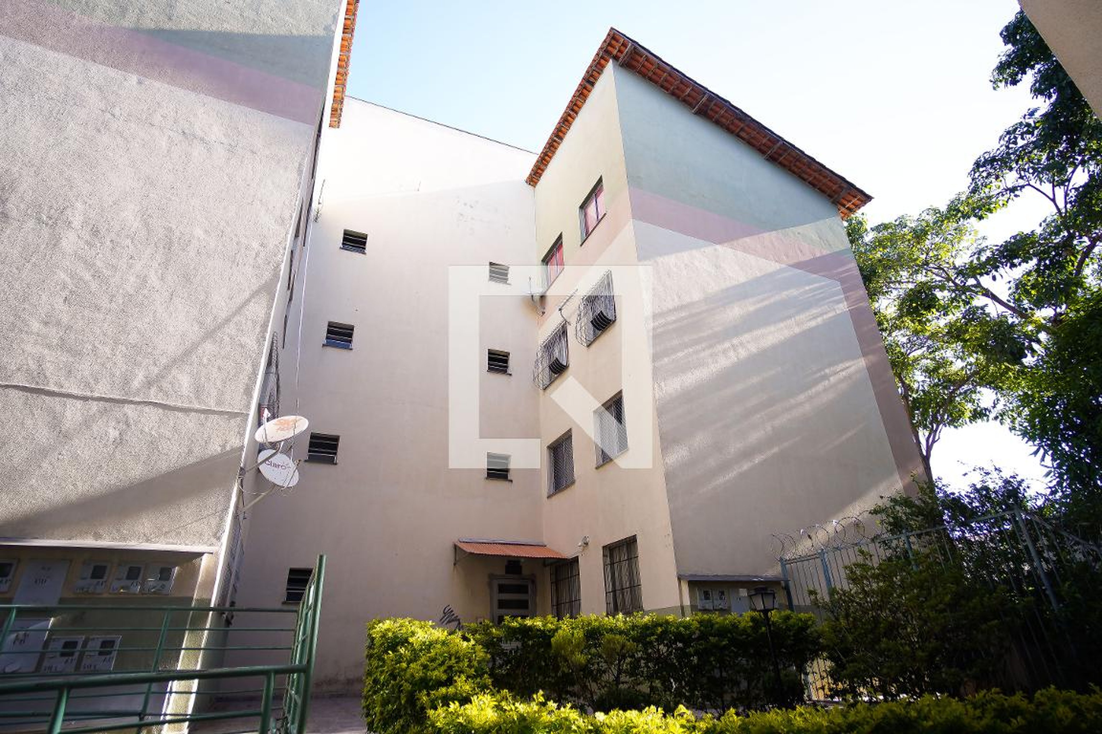 Fachada Condomínio em Rua dos Crenaques, 137