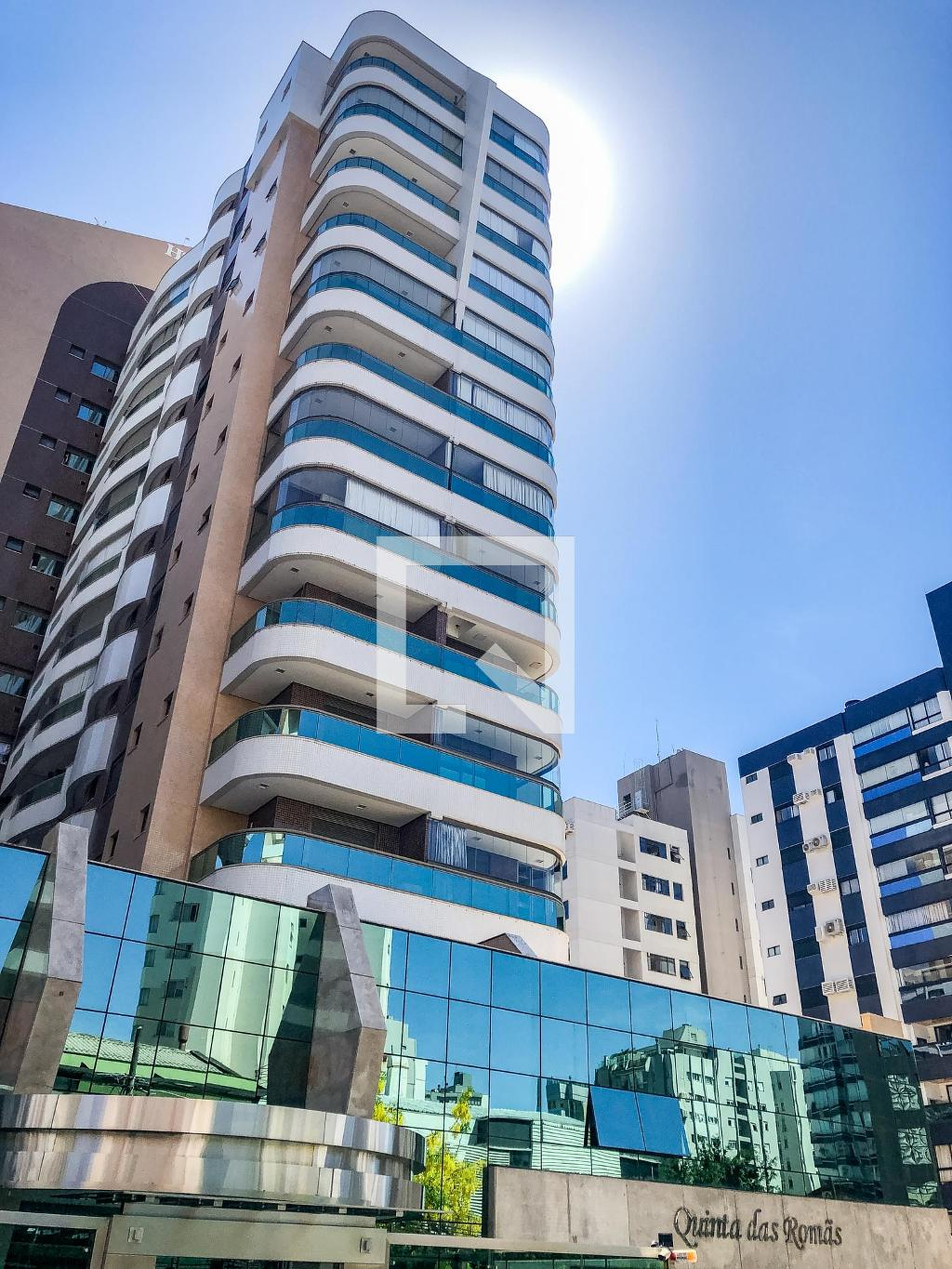 Fachada Condomínio Quinta das Romãs