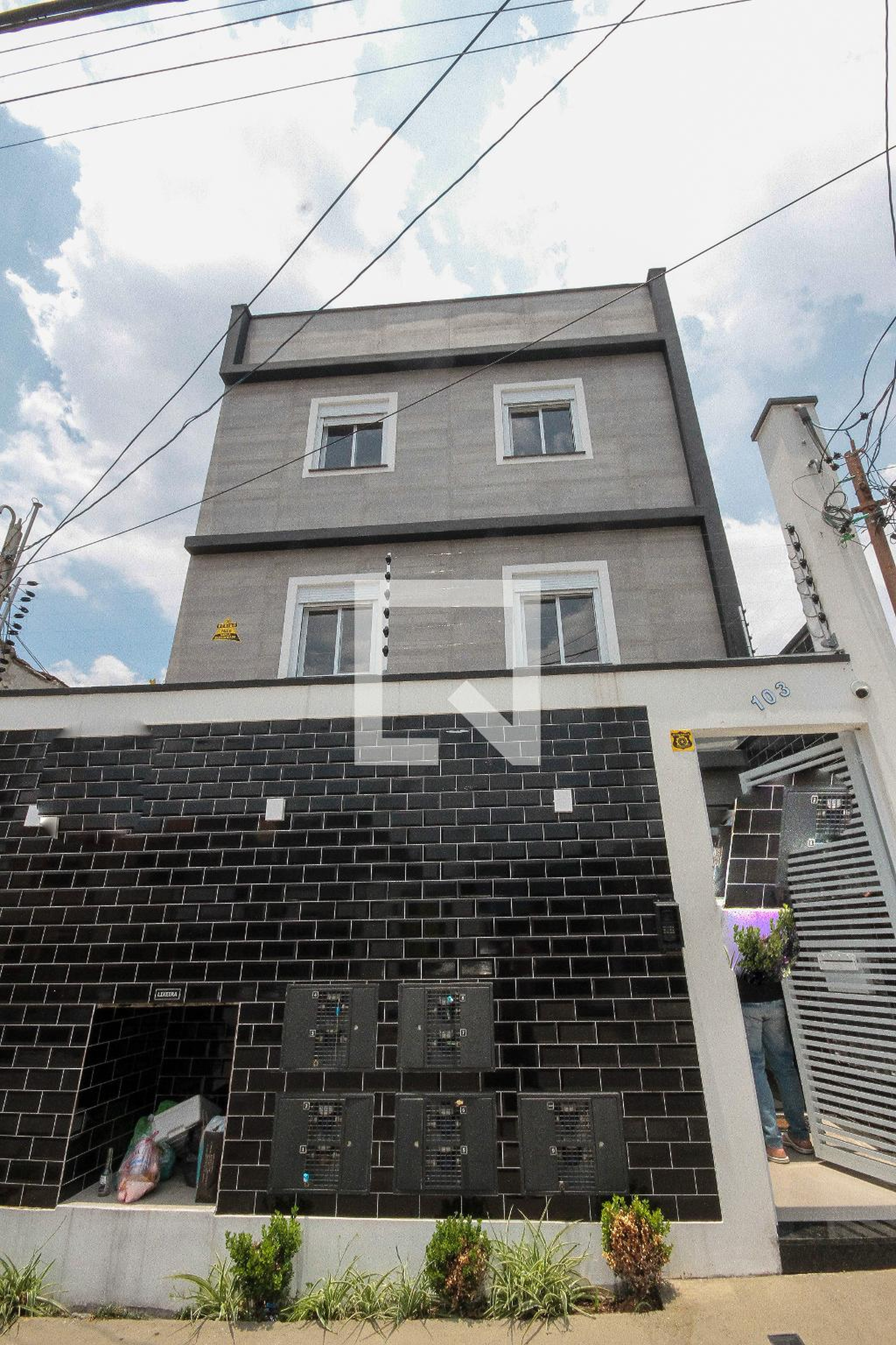 Fachada Condomínio em Rua Santa Batilde, 120