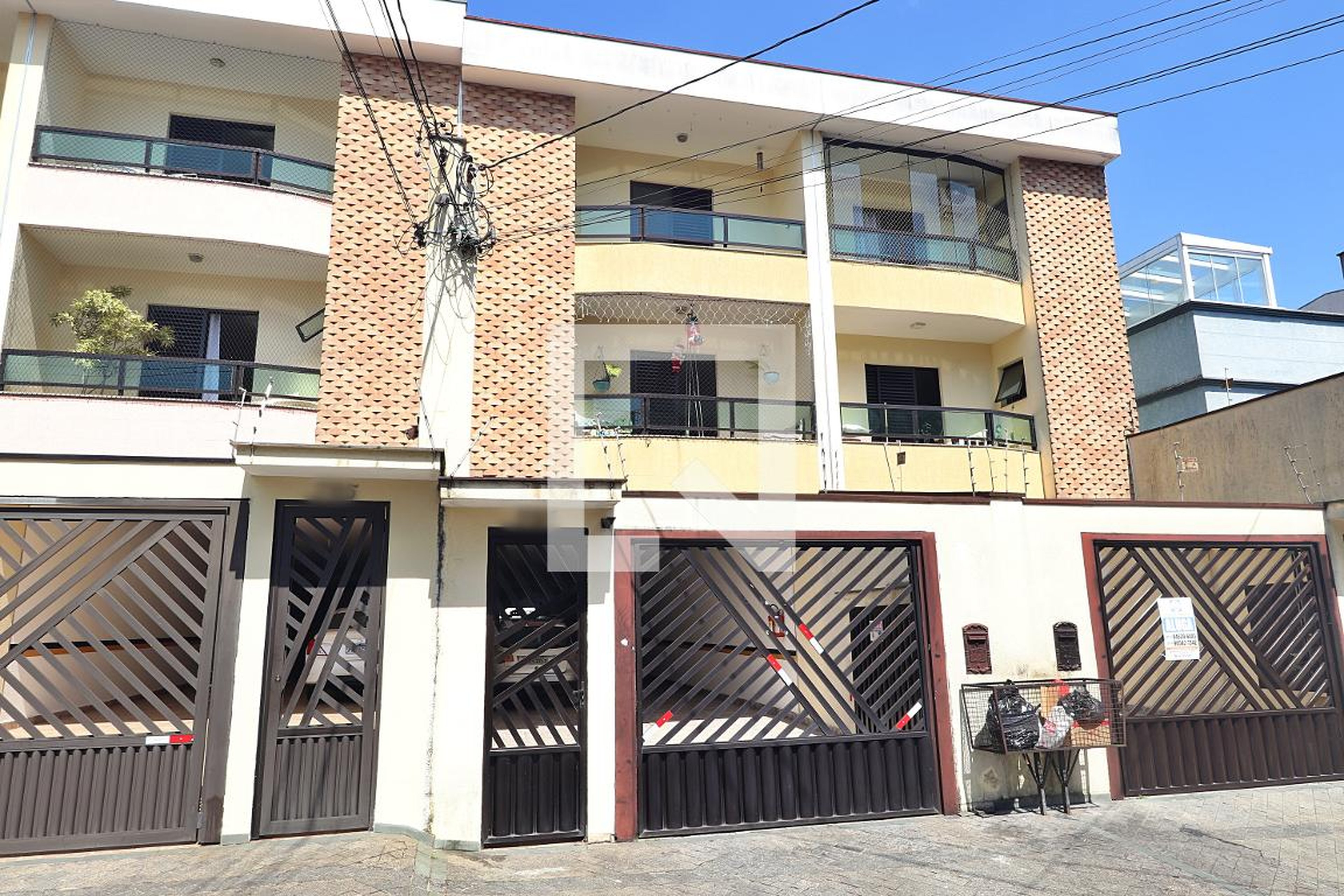 Fachada Condomínio em Rua dos Jequitibás, 797