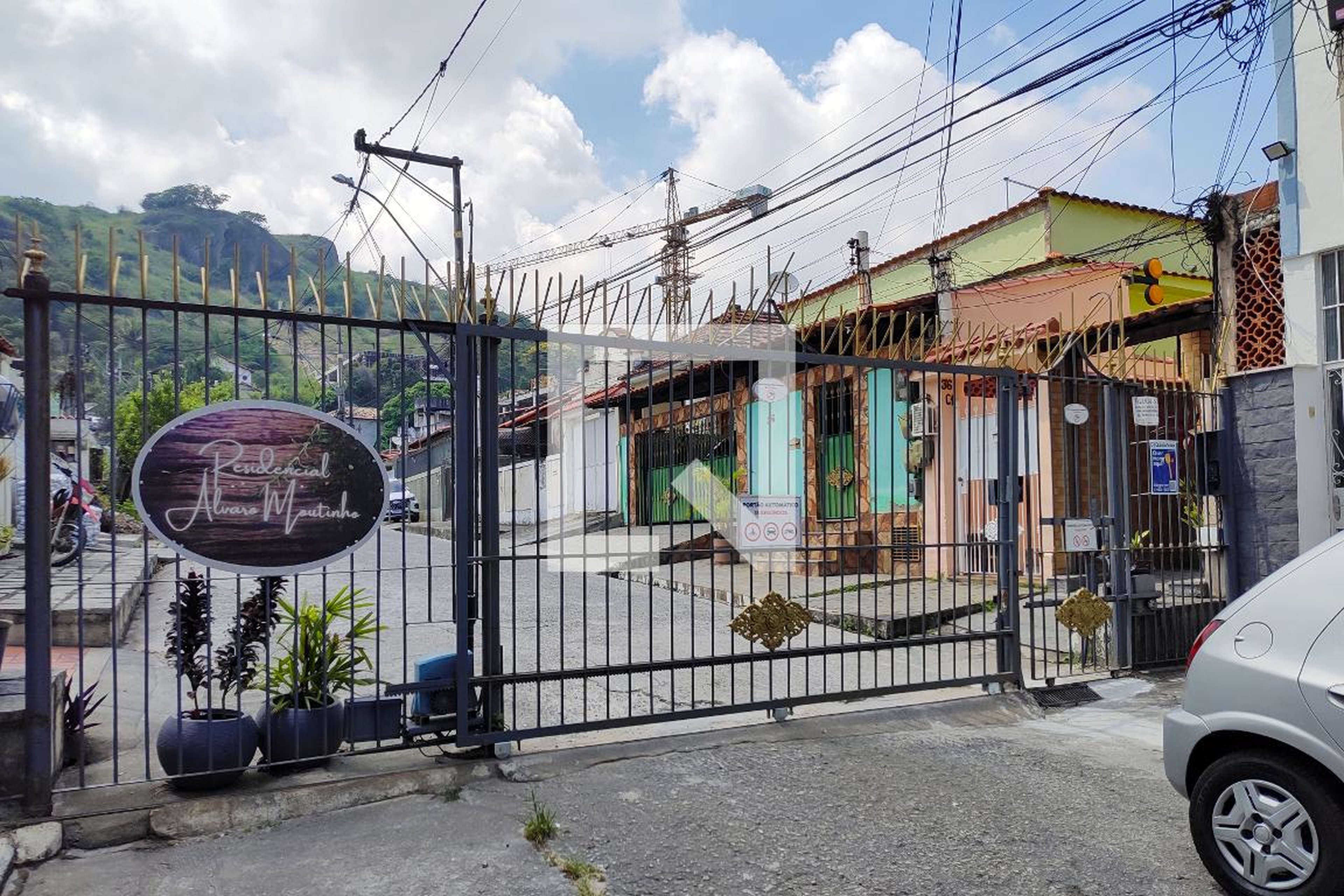 Fachada do condomínio Condomínio em Rua Alvaro Moutinho, 106