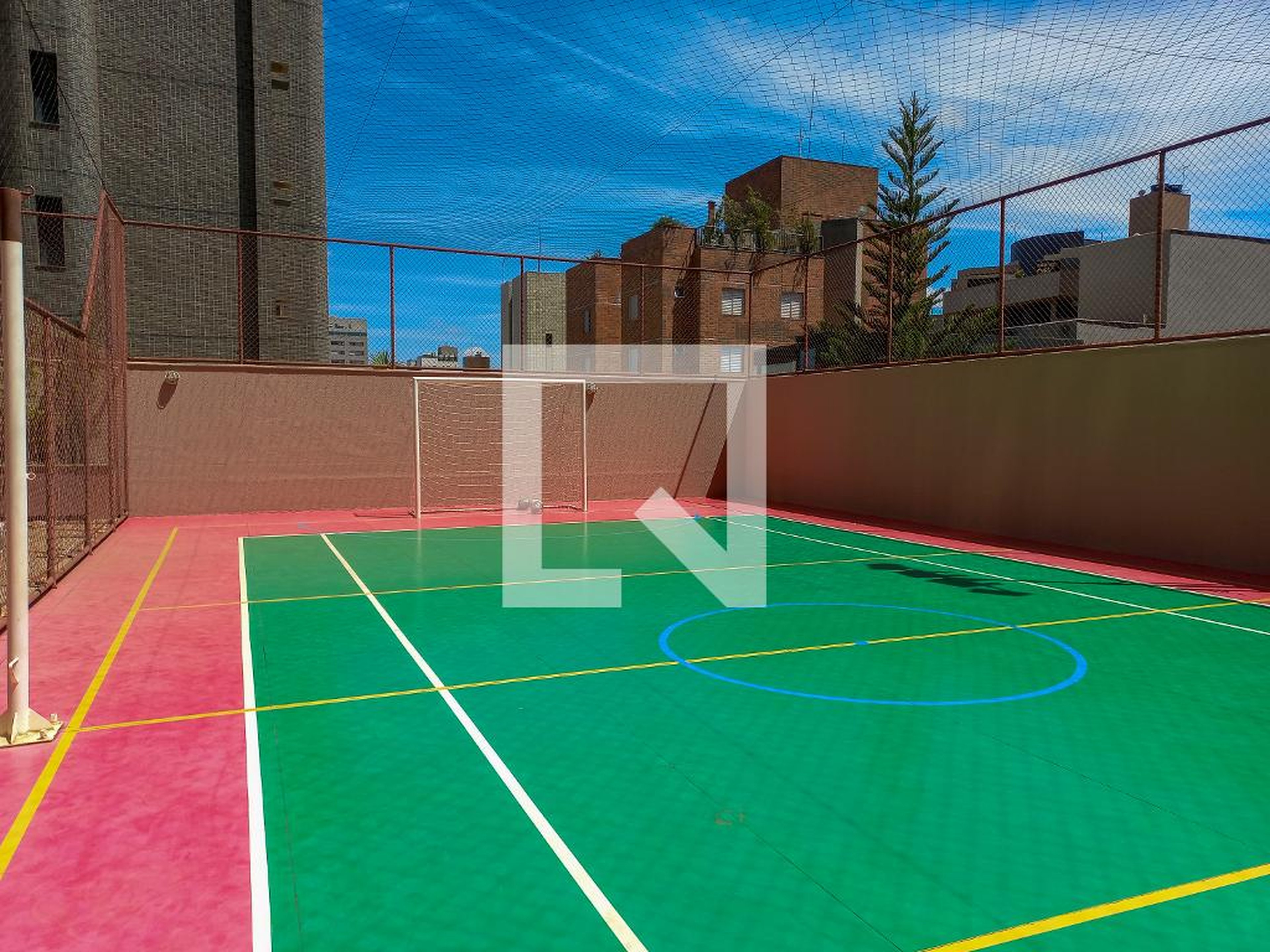 Quadra Esportiva - Nenhum