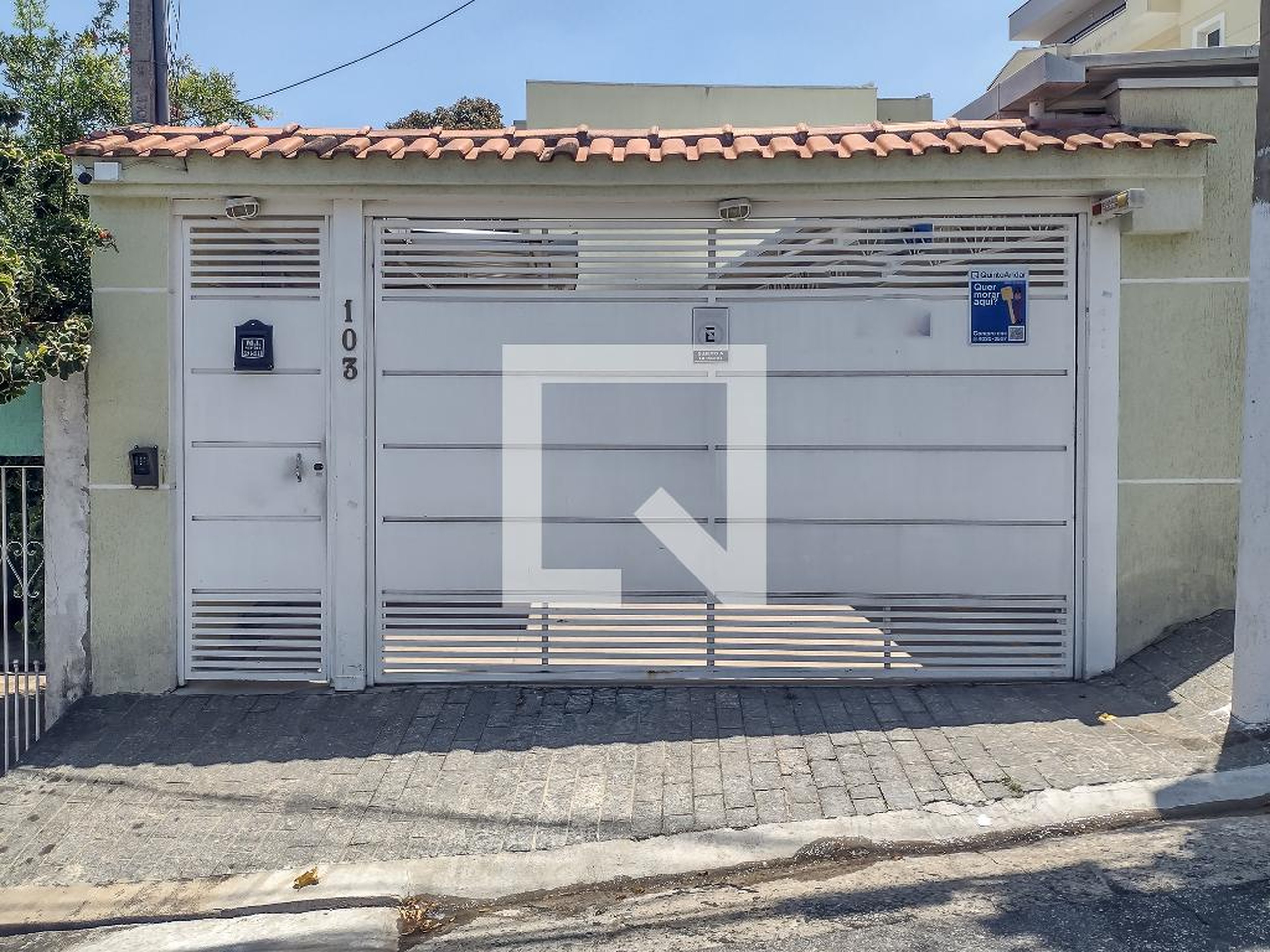 Fachada Condomínio em Rua Padre Leão Peruche, 103